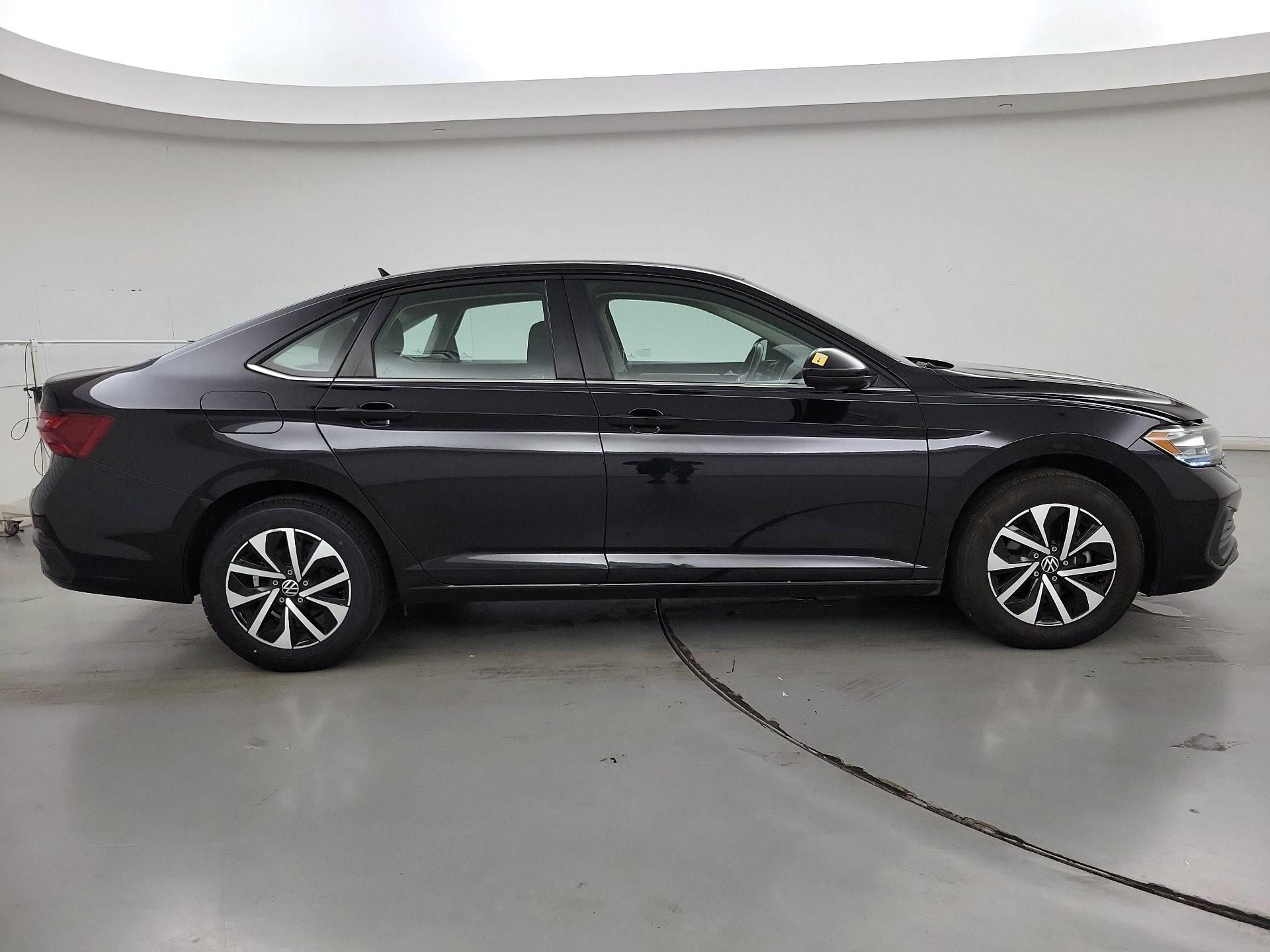Thumbnail: 2024 Volkswagen Jetta - 4