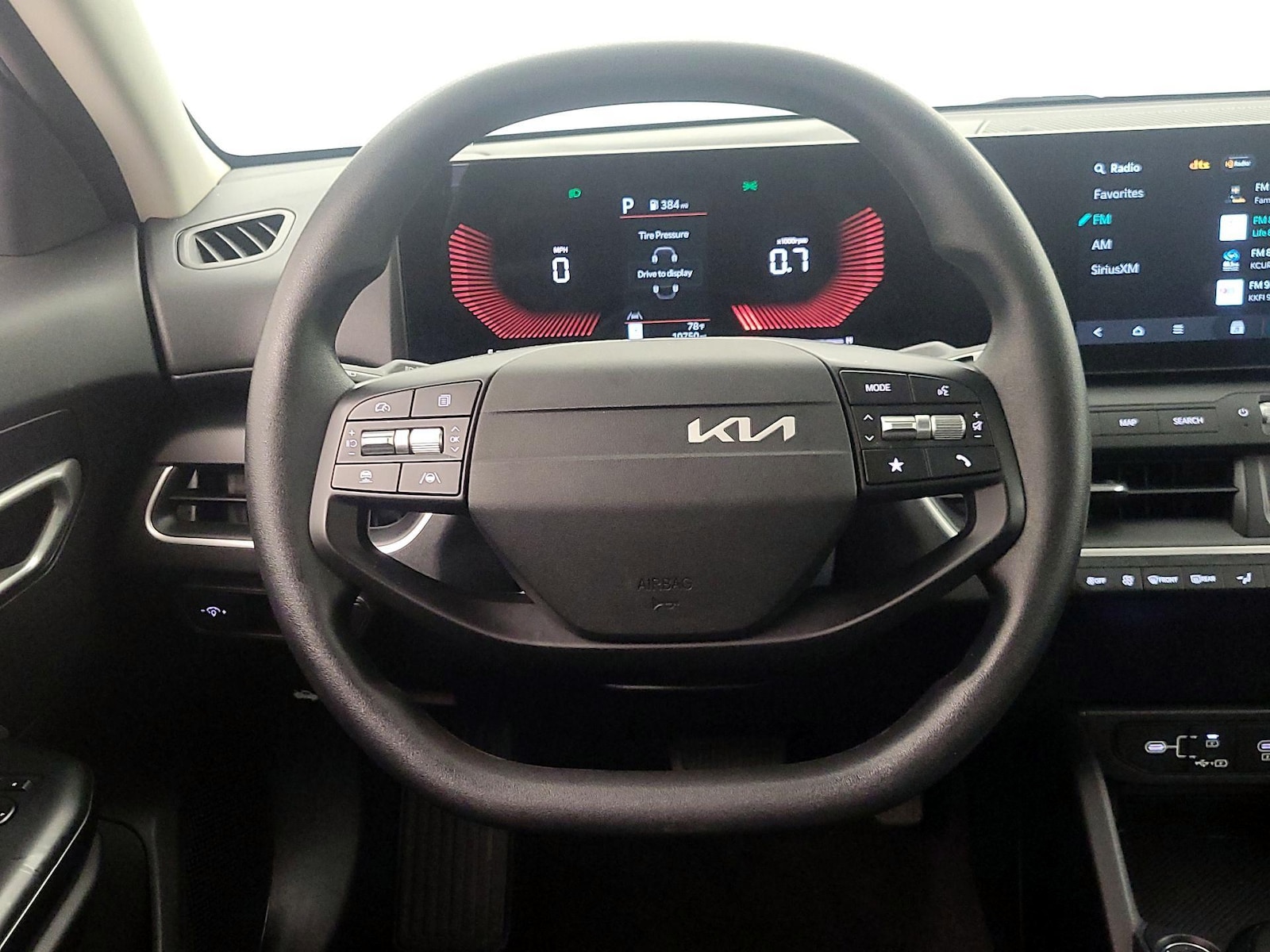 2025 Kia K4 LX - Photo 11