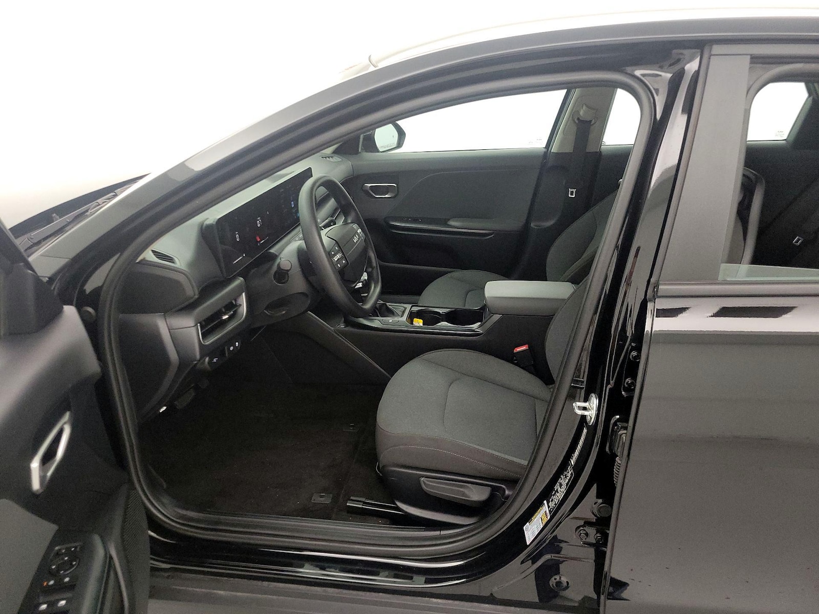 2025 Kia K4 LX - Photo 12
