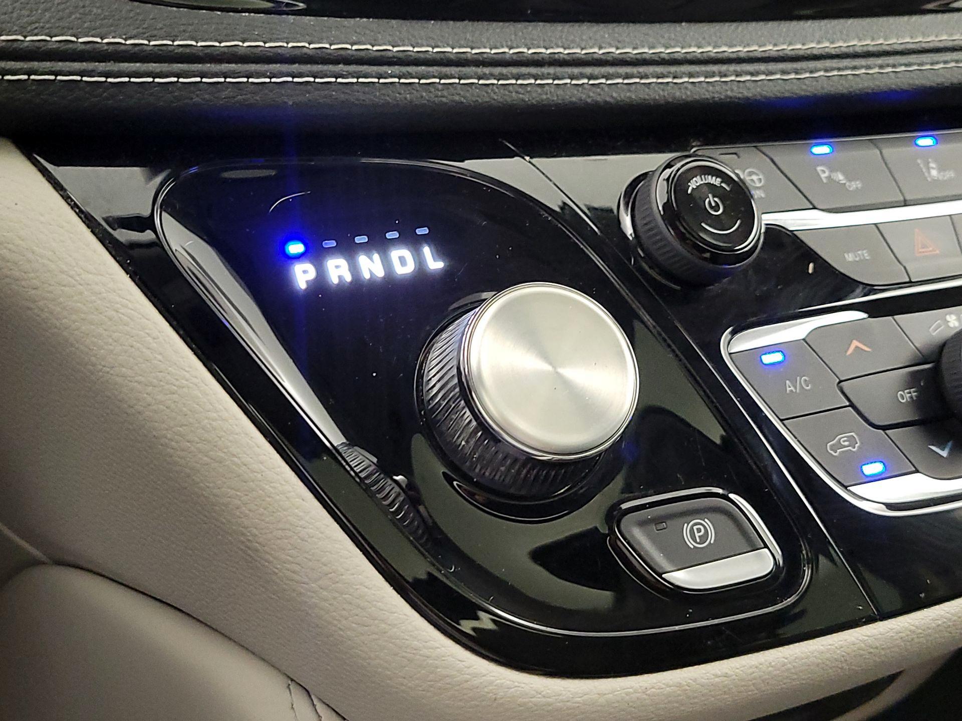 Thumbnail: 2023 Chrysler Pacifica - 18