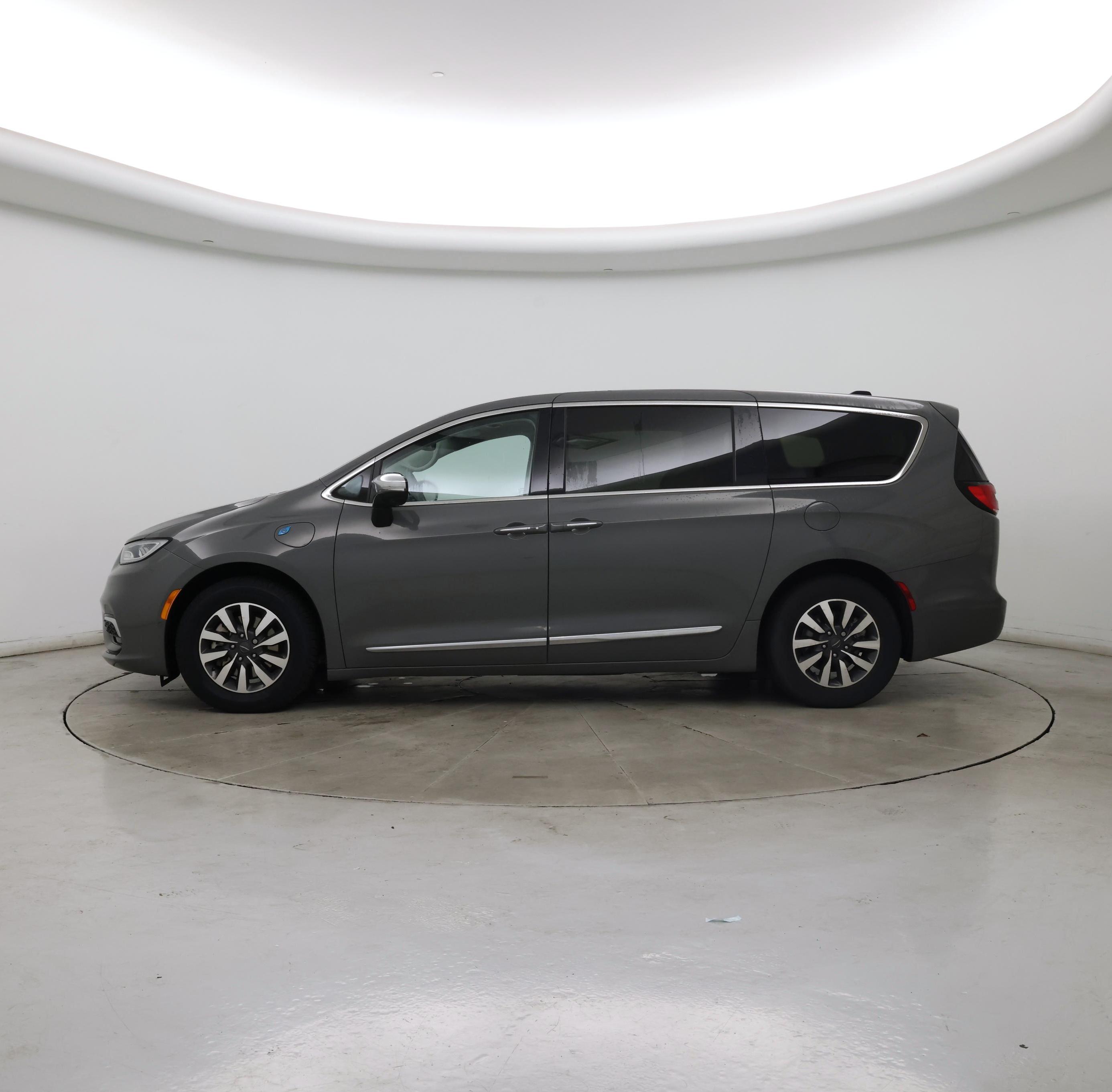 Thumbnail: 2023 Chrysler Pacifica - 3