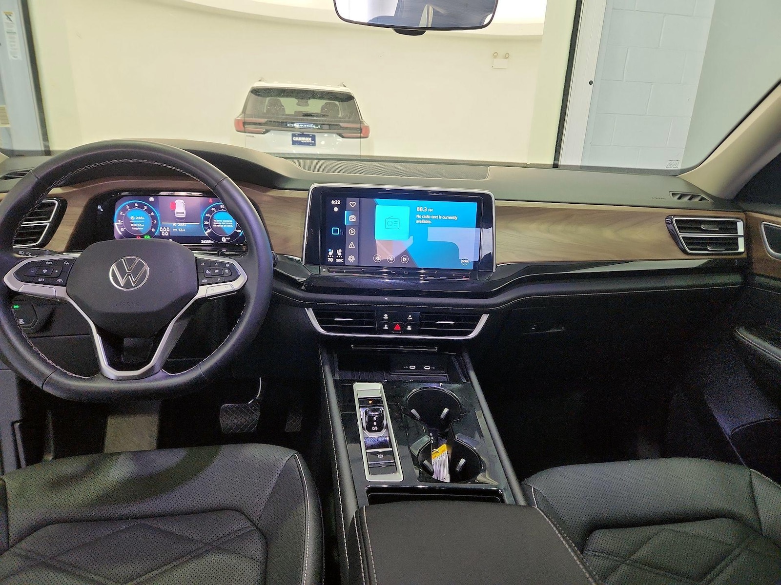 2025 Volkswagen Atlas SE w/Tech - Photo 10