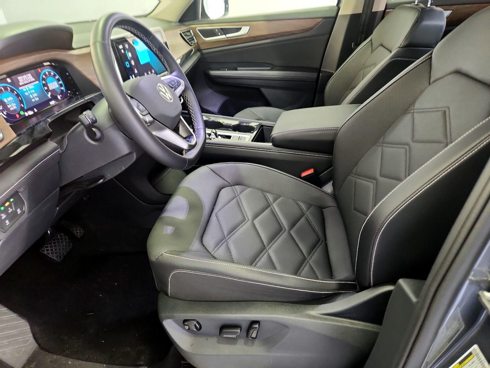 2025 Volkswagen Atlas SE w/Tech - Photo 12