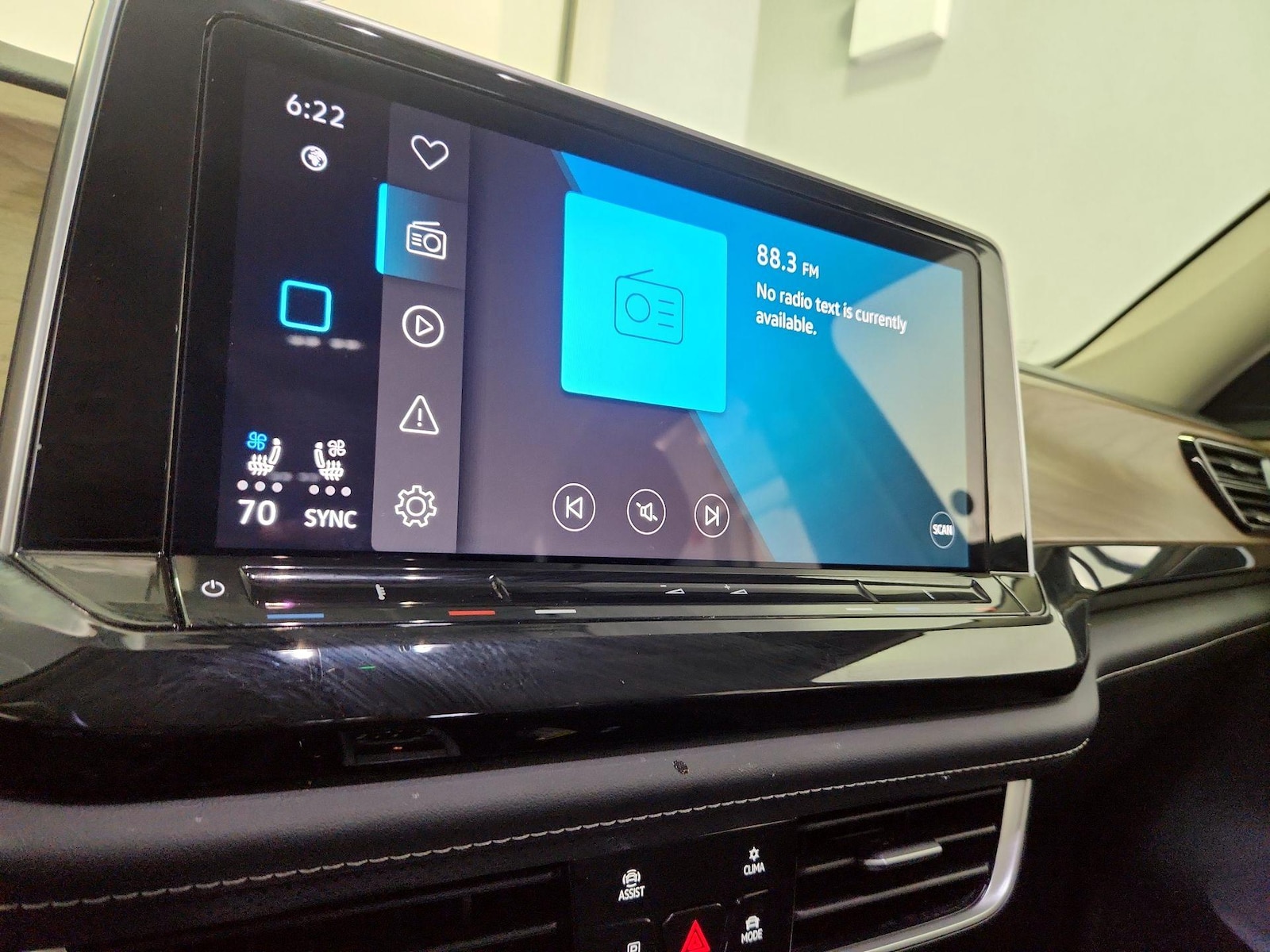 2025 Volkswagen Atlas SE w/Tech - Photo 16