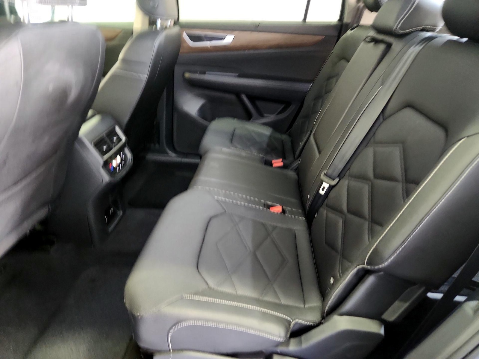 2025 Volkswagen Atlas SE w/Tech - Photo 20