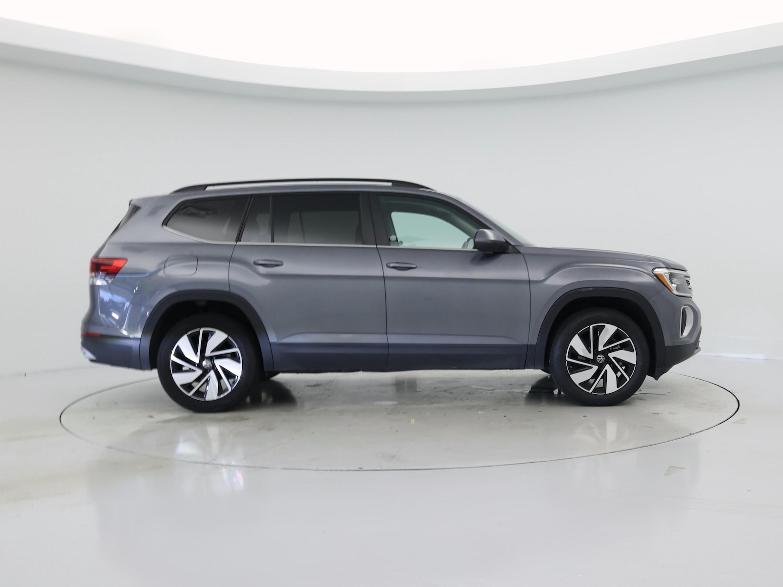 2025 Volkswagen Atlas SE w/Tech - Photo 8