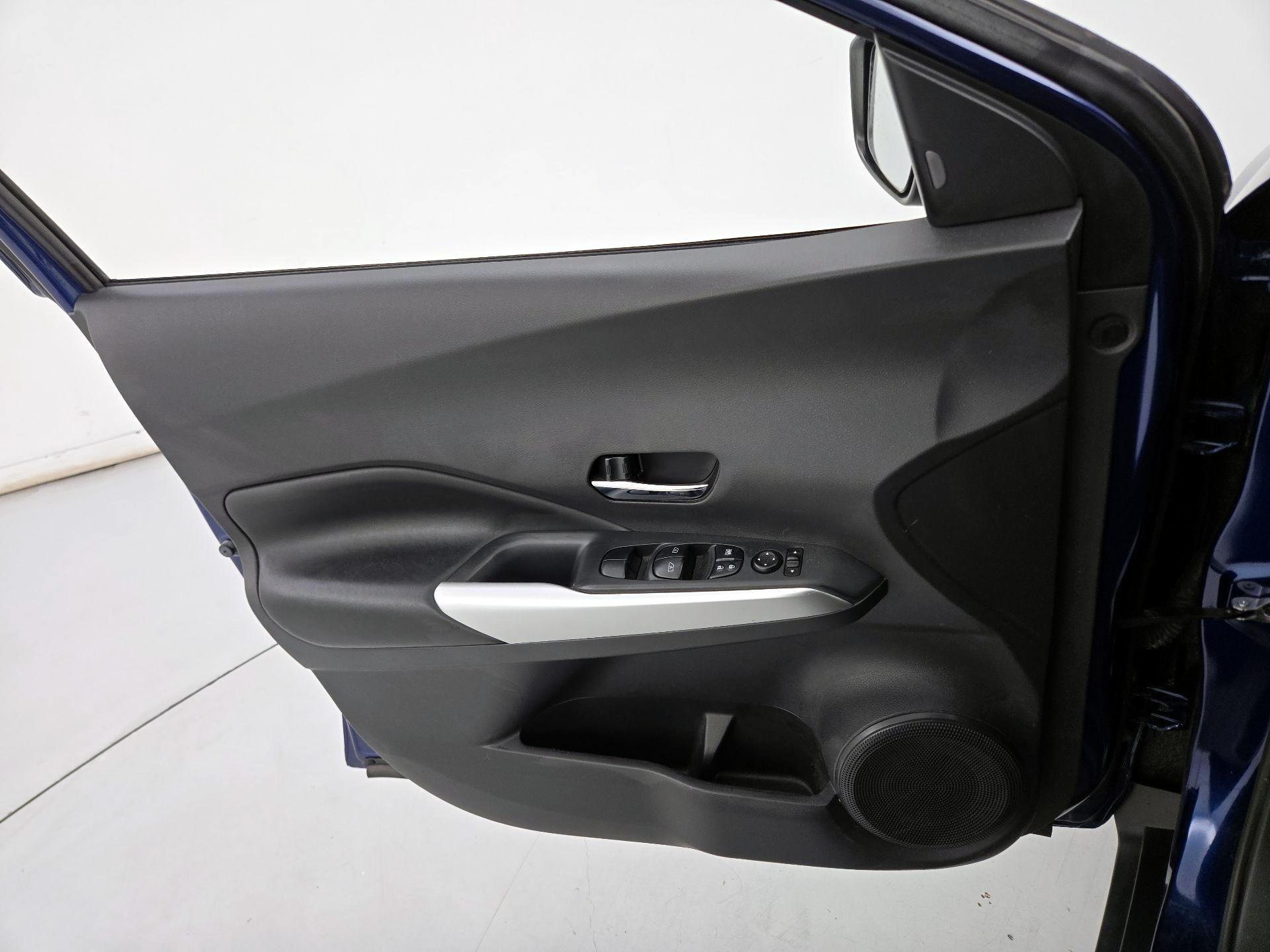 Thumbnail: 2020 Nissan Kicks - 12