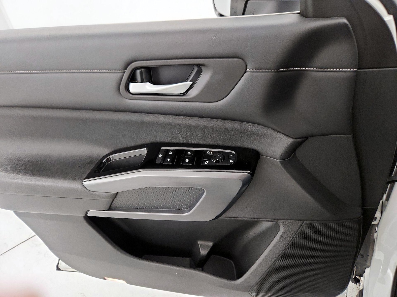 2022 Nissan Pathfinder SL - Photo 13