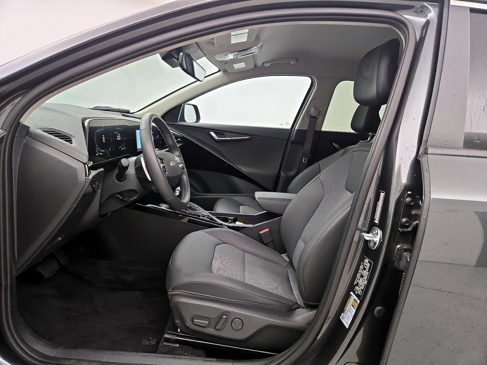 2024 Kia Niro EX - Photo 12
