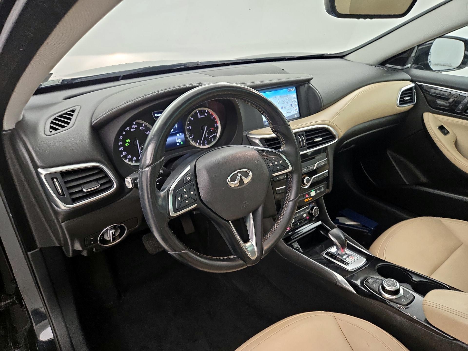 Thumbnail: 2017 INFINITI QX30 - 9