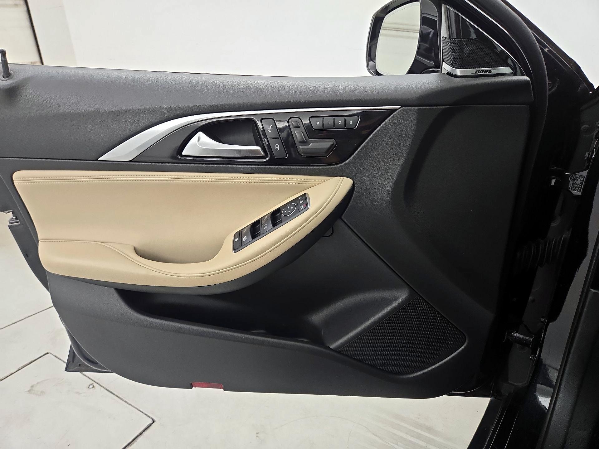 Thumbnail: 2017 INFINITI QX30 - 12