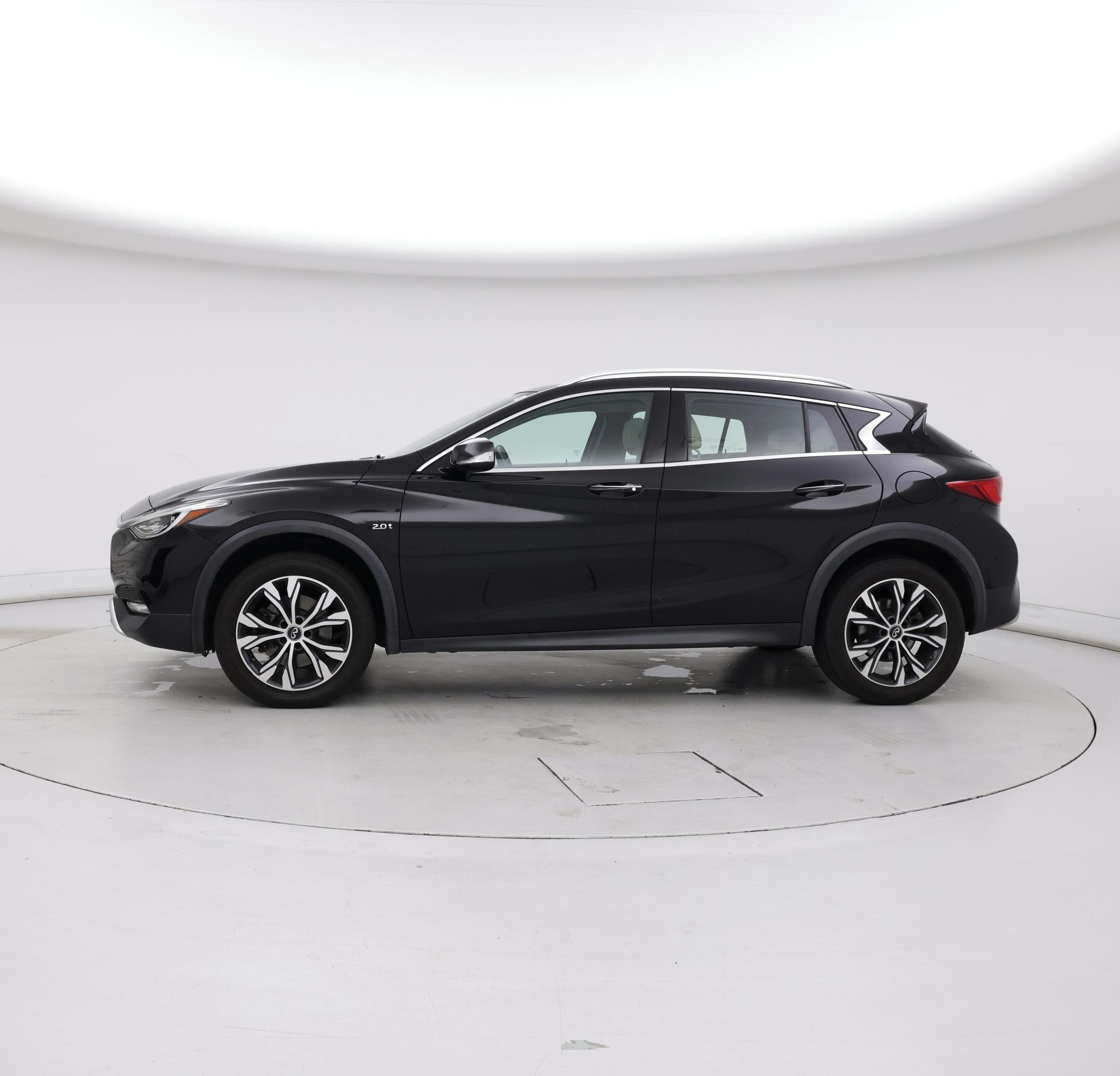 Thumbnail: 2017 INFINITI QX30 - 3