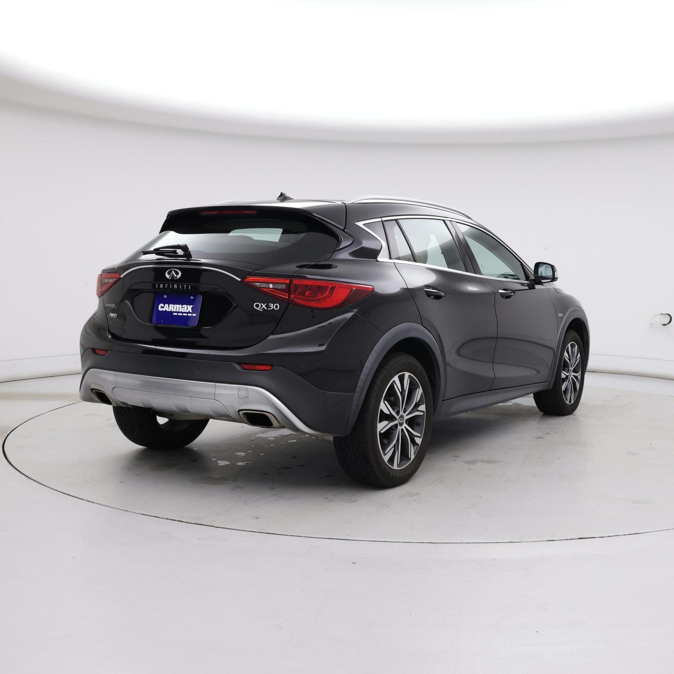 Thumbnail: 2017 INFINITI QX30 - 8