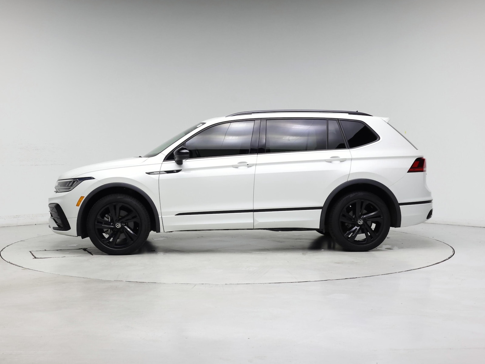 2023 Volkswagen Tiguan SE R-LINE BLACK - Photo 4