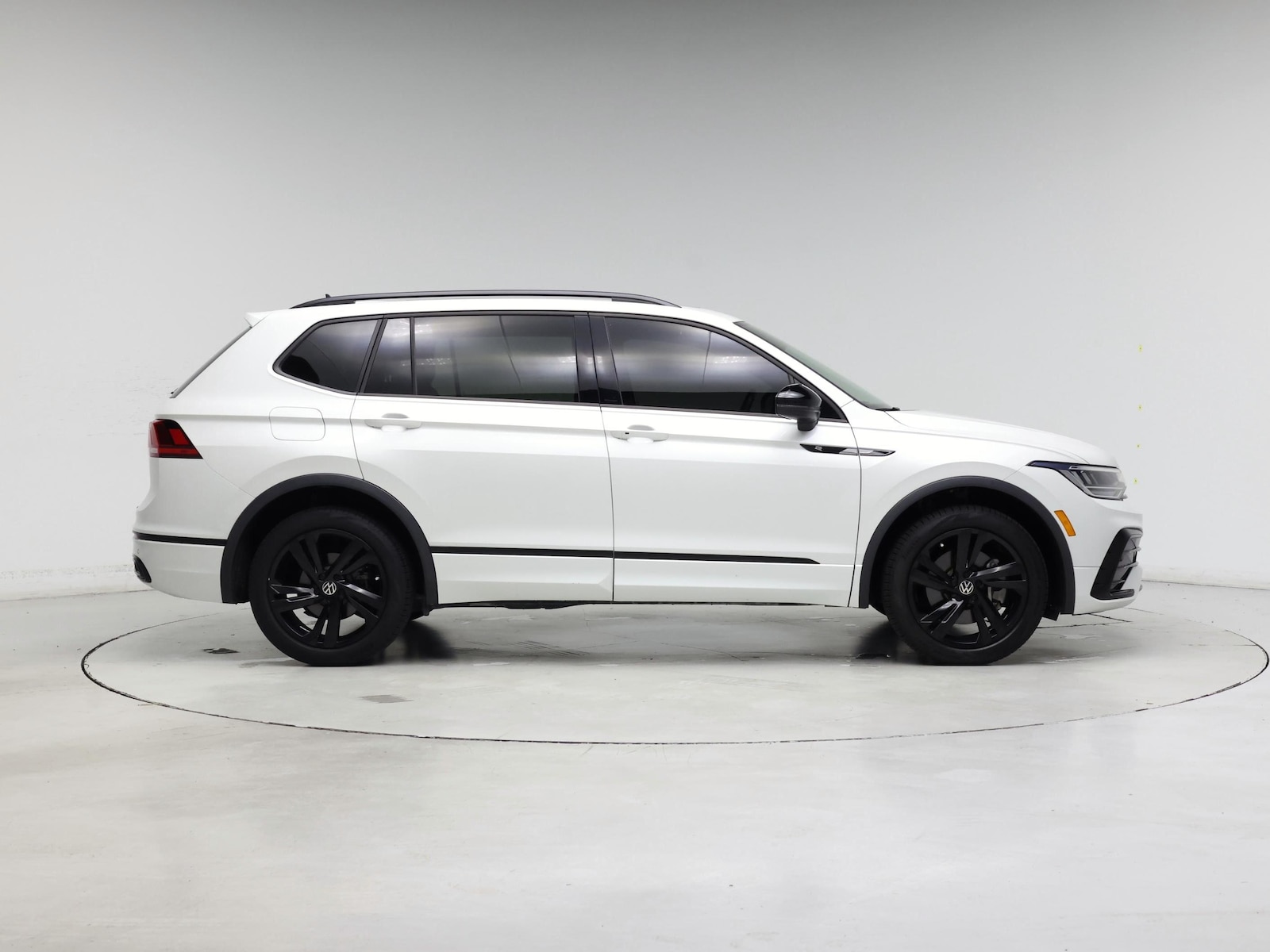 2023 Volkswagen Tiguan SE R-LINE BLACK - Photo 8