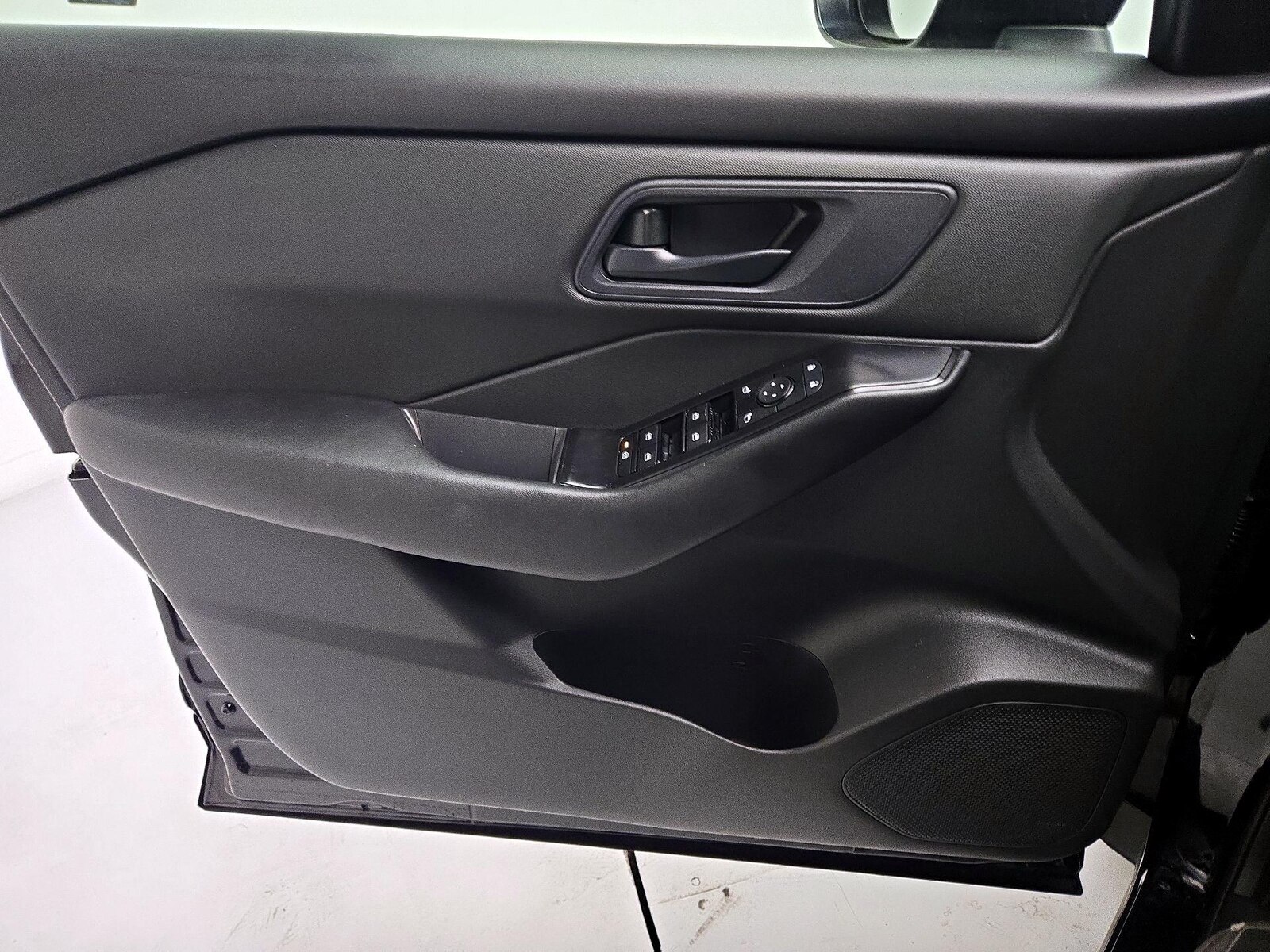 2025 Nissan Rogue S - Photo 11