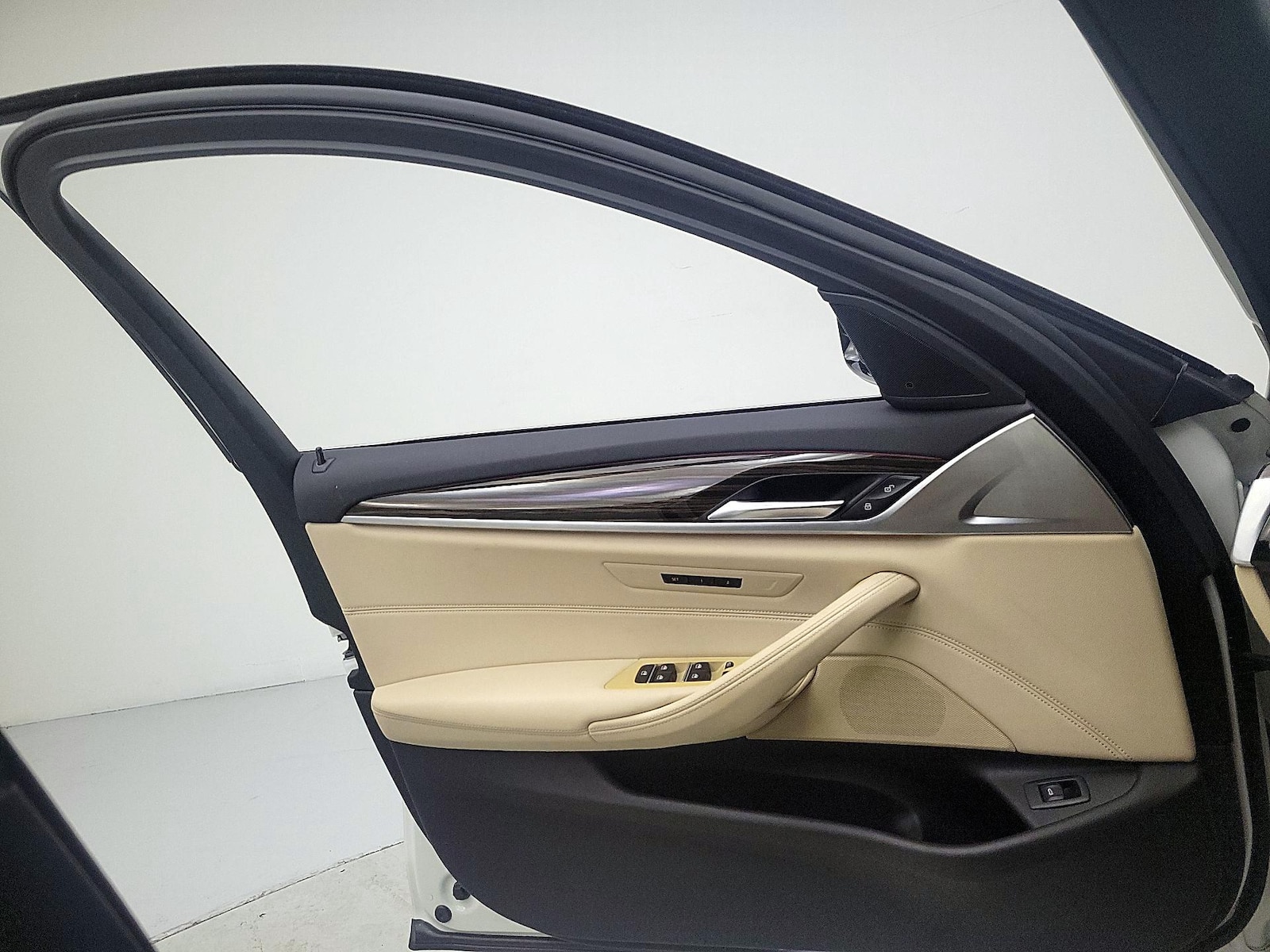 2019 BMW 5 Series 530i - Photo 13