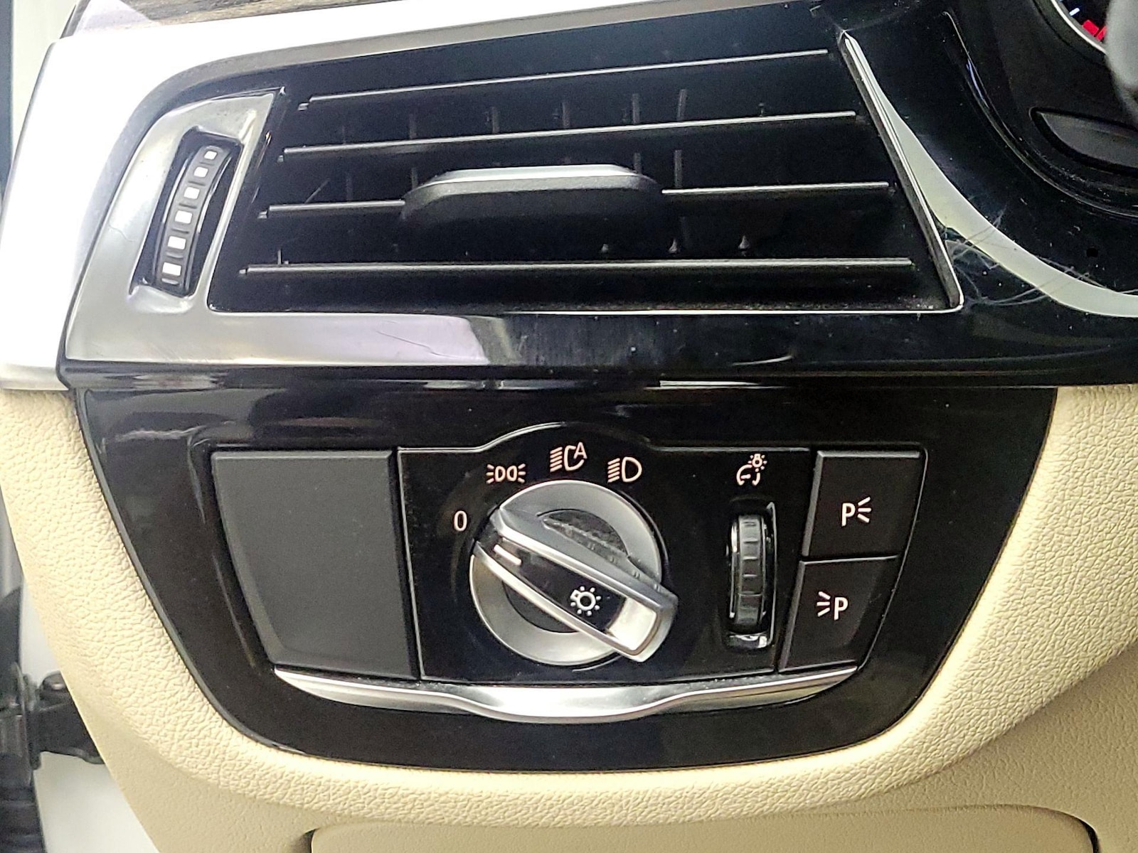 2019 BMW 5 Series 530i - Photo 14