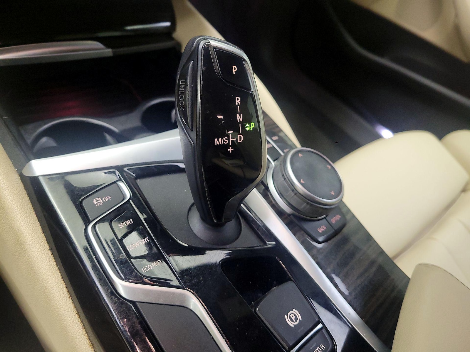 2019 BMW 5 Series 530i - Photo 18