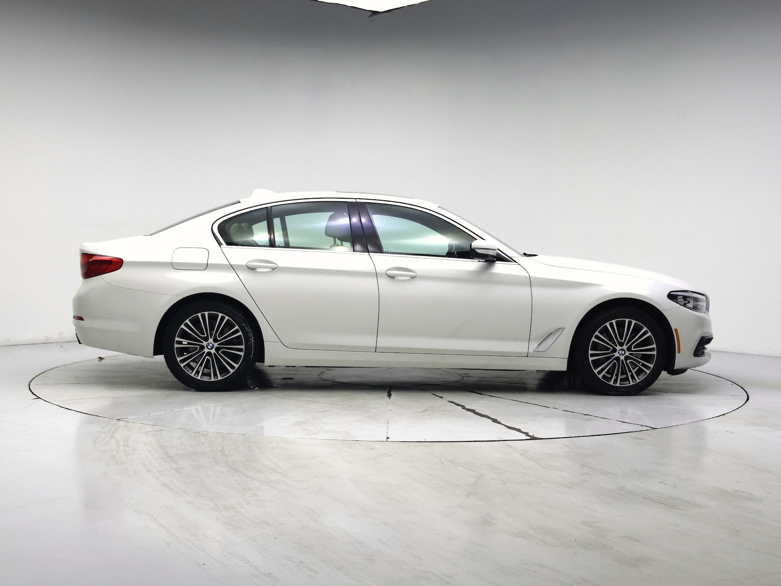2019 BMW 5 Series 530i - Photo 8