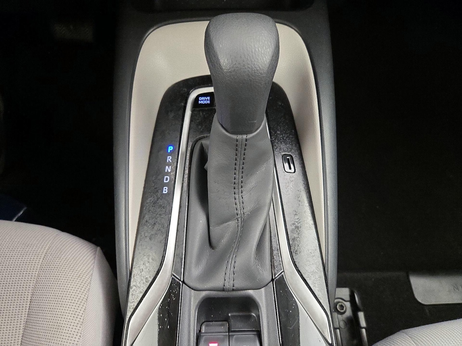 2022 Toyota Corolla LE - Photo 19