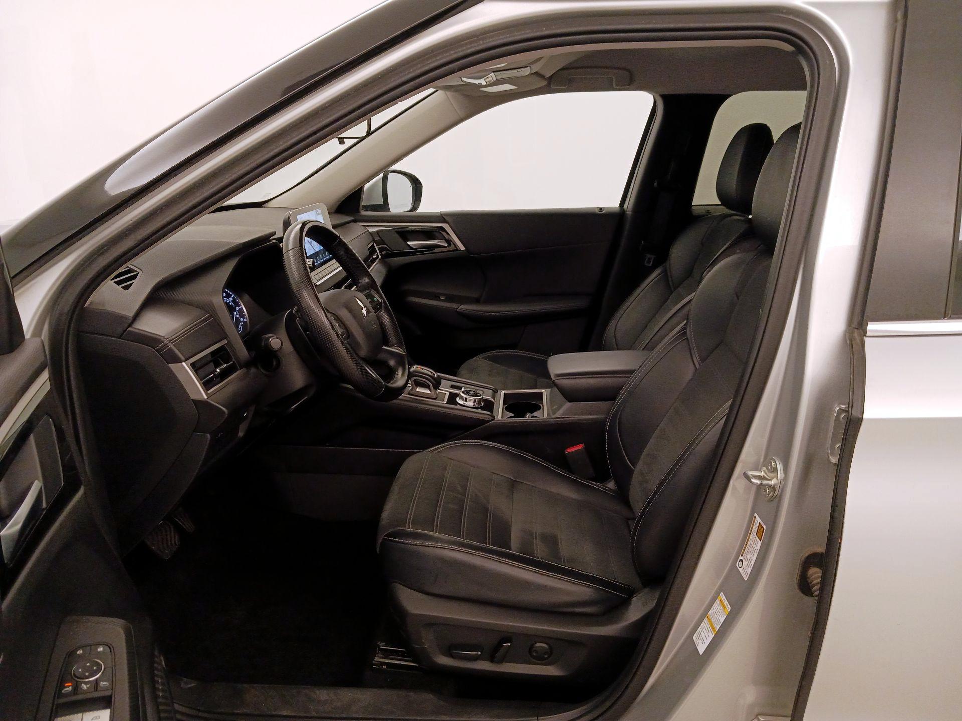 Thumbnail: 2024 Mitsubishi Outlander - 11