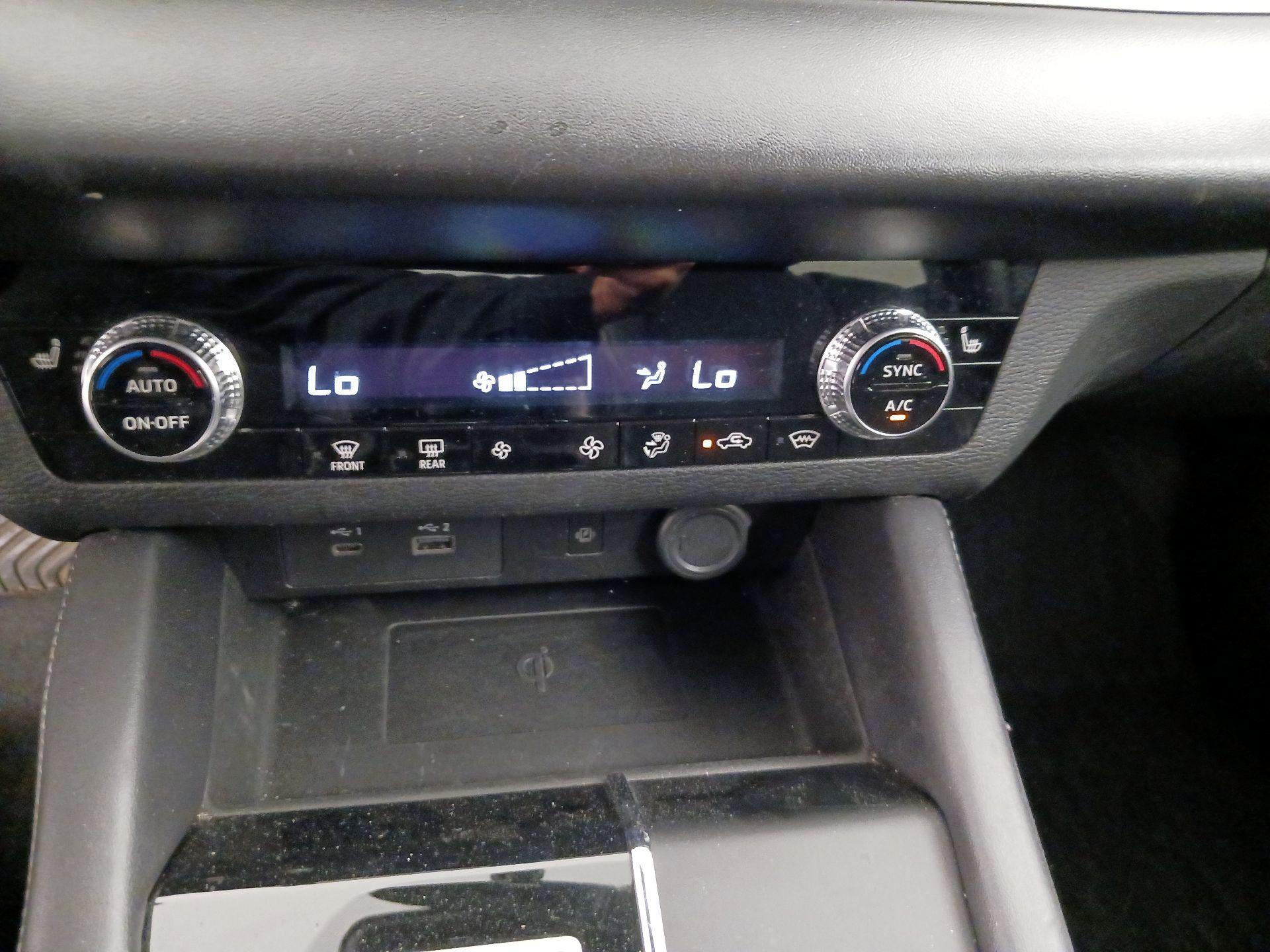 Thumbnail: 2024 Mitsubishi Outlander - 17