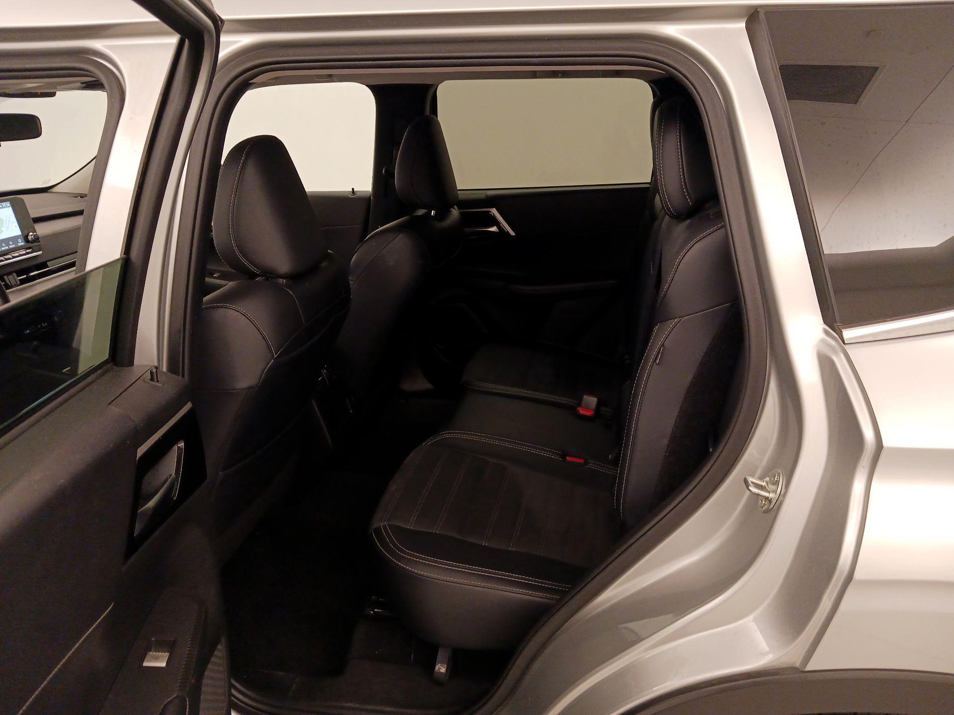 Thumbnail: 2024 Mitsubishi Outlander - 20