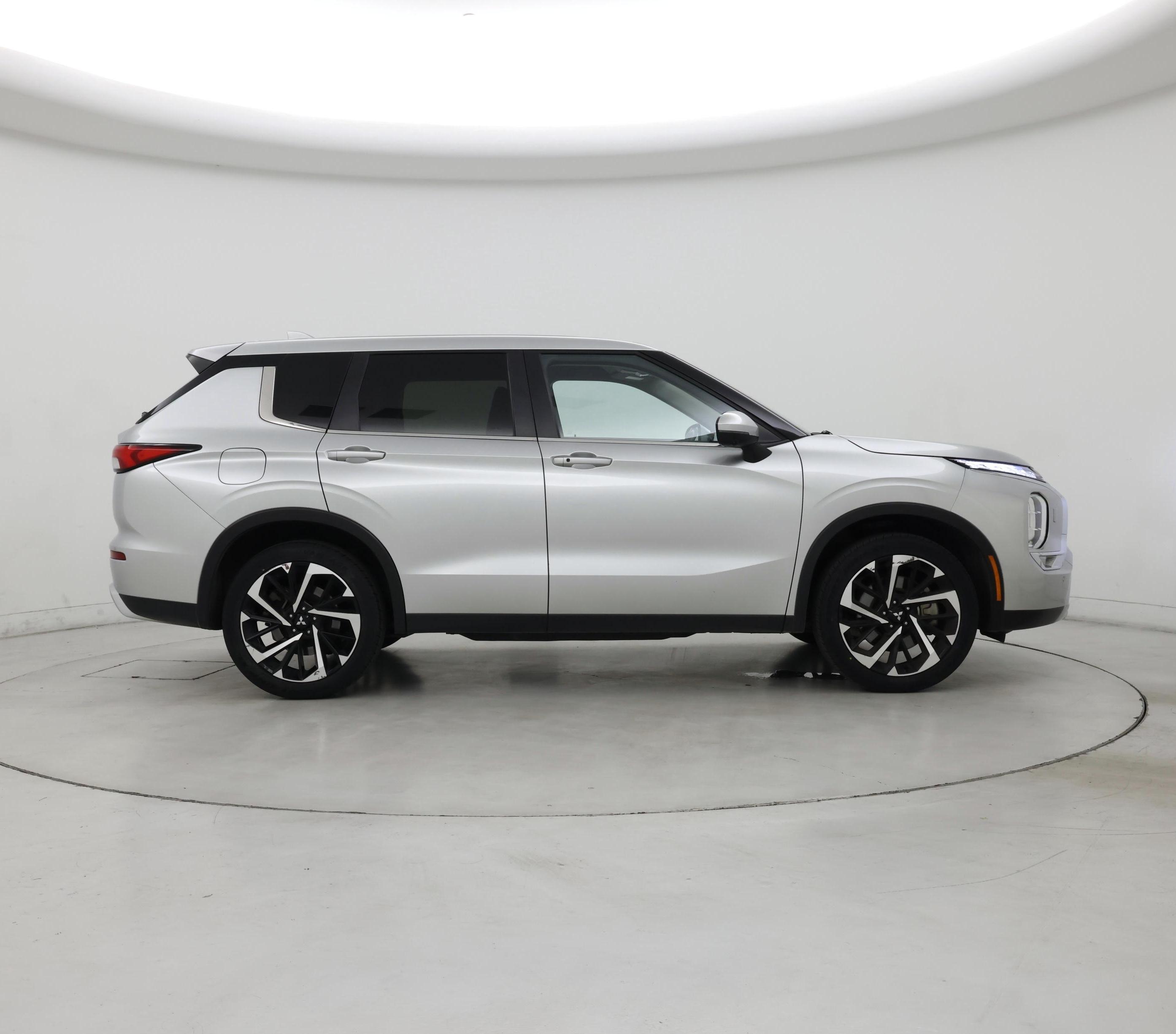Thumbnail: 2024 Mitsubishi Outlander - 7