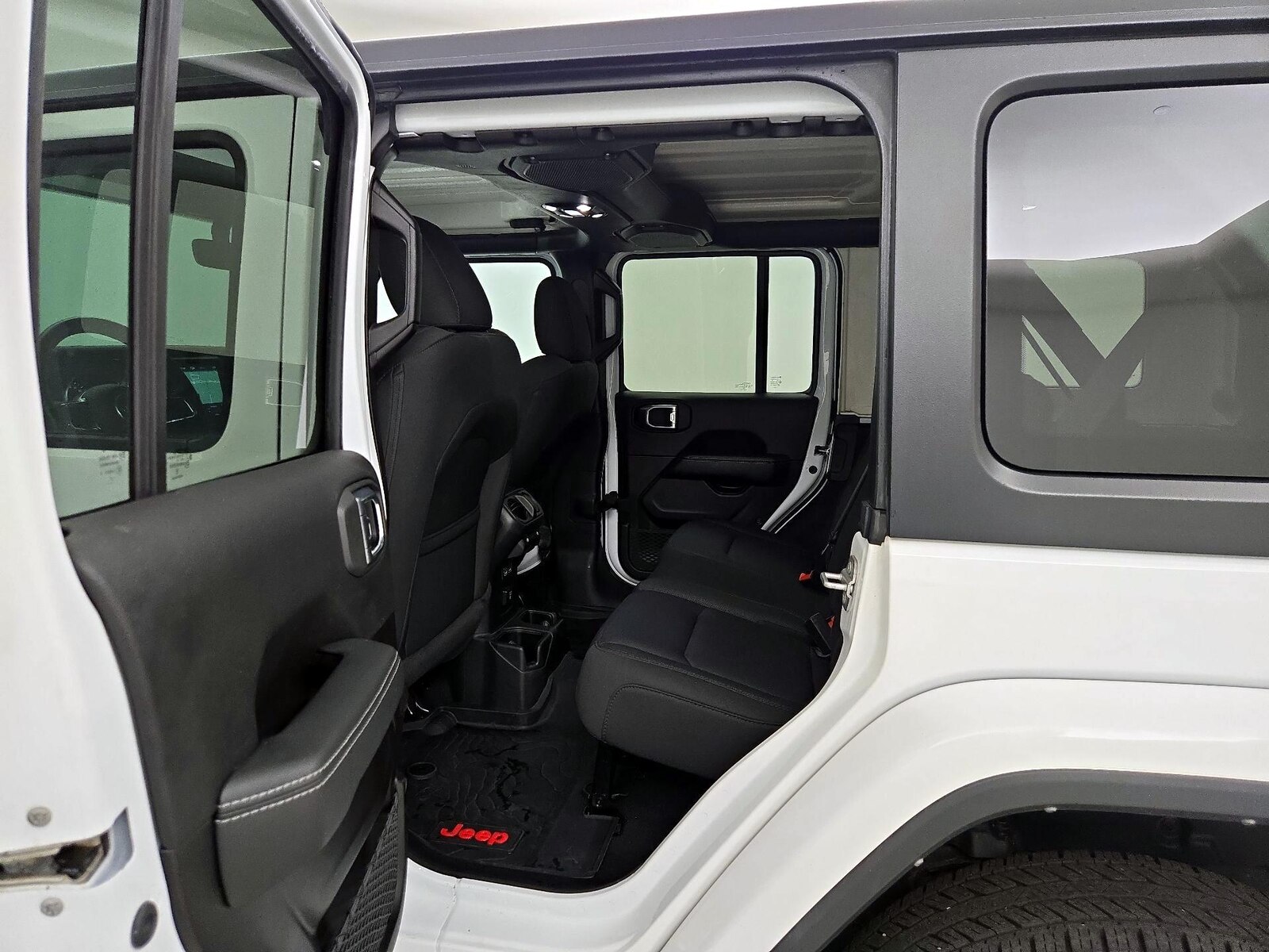 2022 Jeep Wrangler Unlimited Sahara - Photo 21