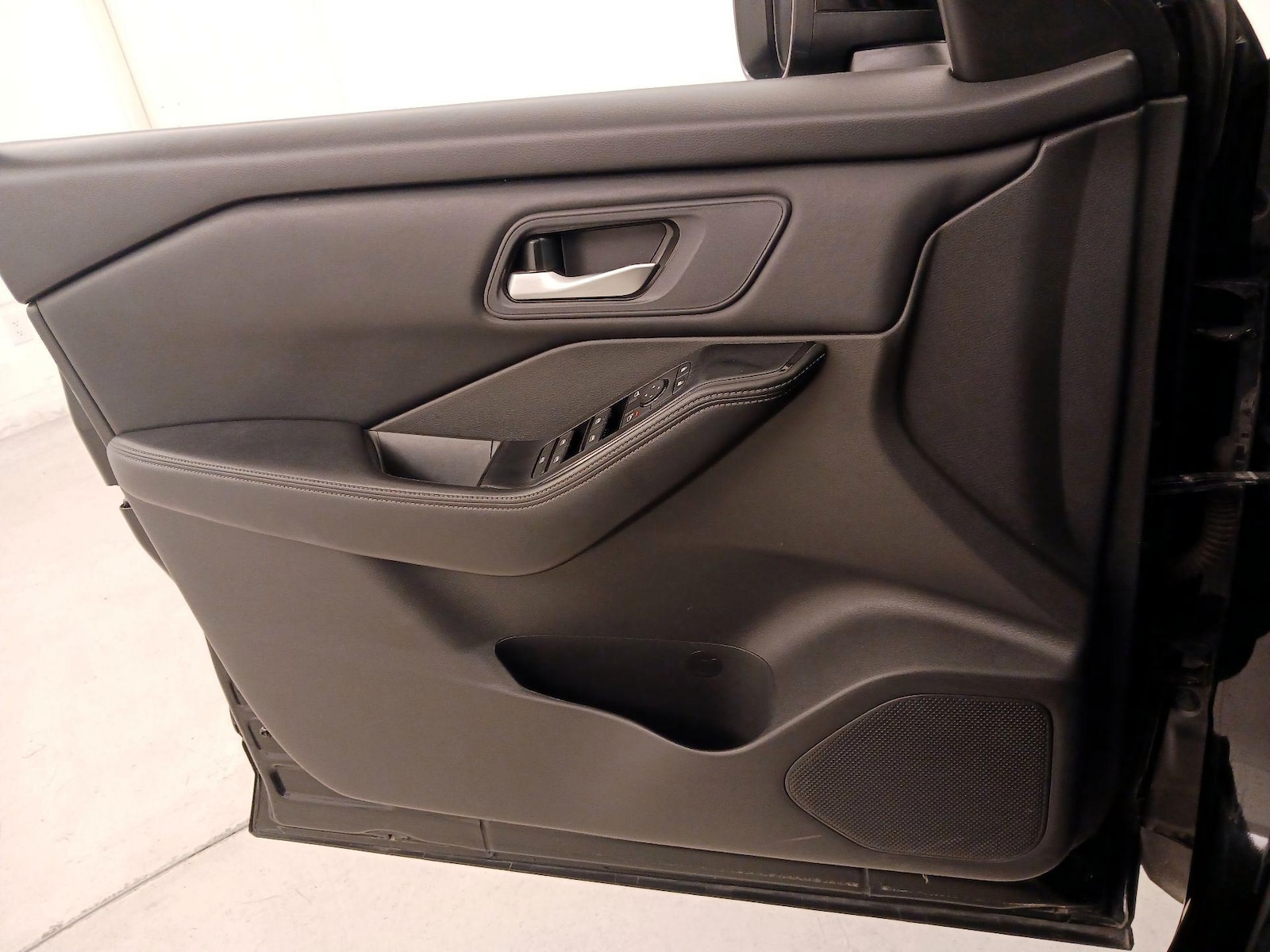 2024 Nissan Rogue SV - Photo 13