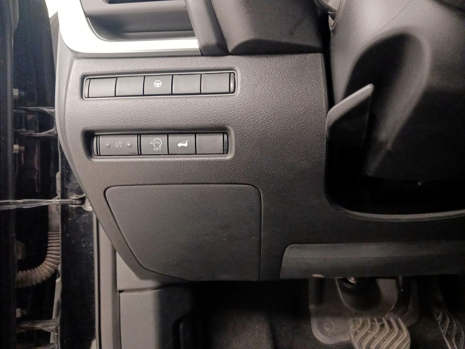 2024 Nissan Rogue SV - Photo 14