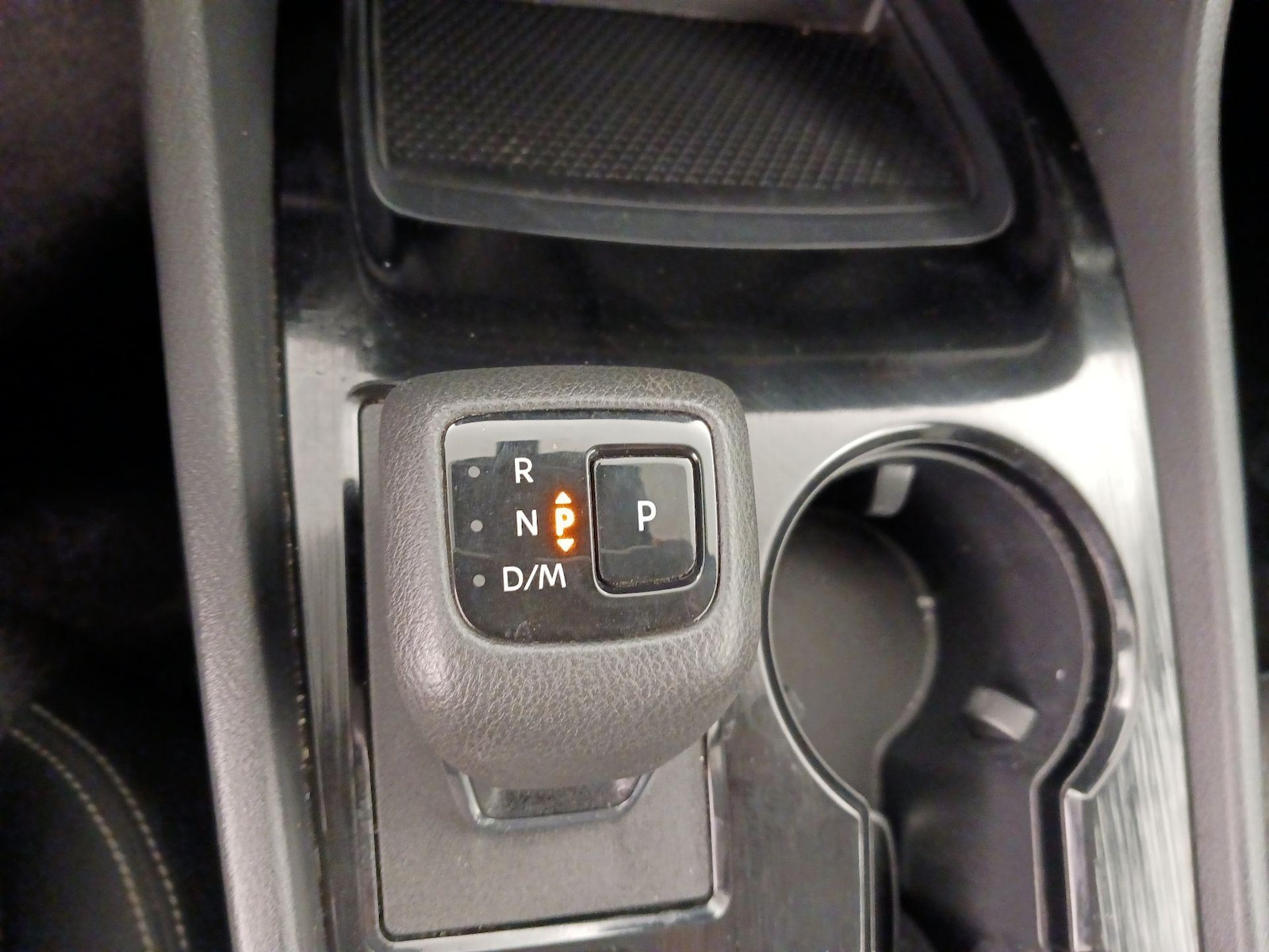 2024 Nissan Rogue SV - Photo 18