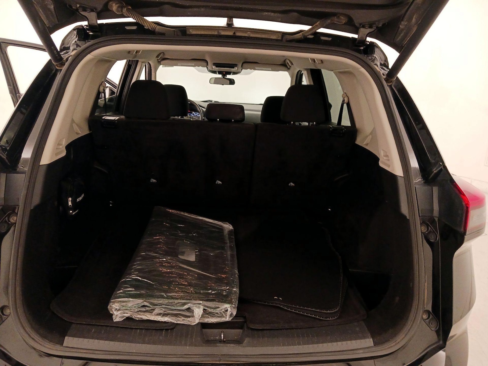 2024 Nissan Rogue SV - Photo 21