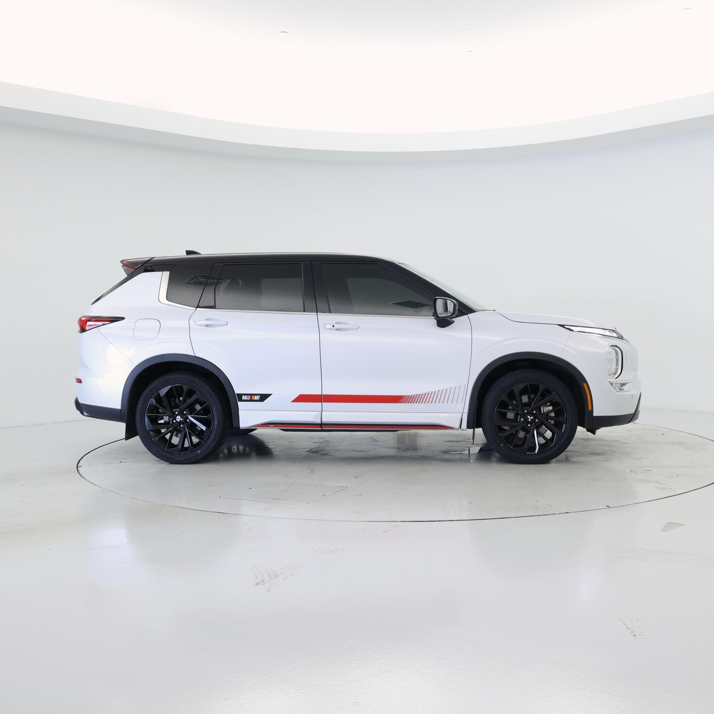 Thumbnail: 2024 Mitsubishi Outlander - 7