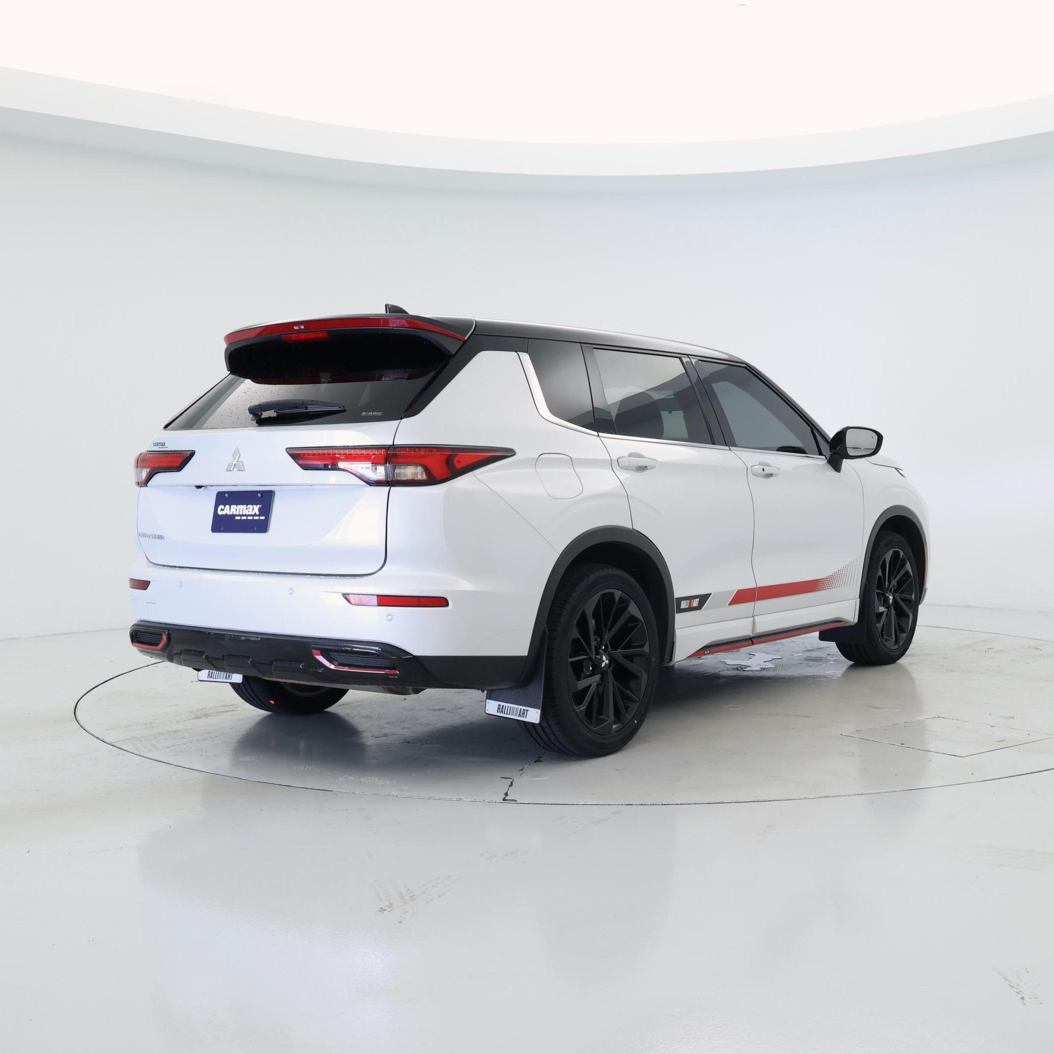 Thumbnail: 2024 Mitsubishi Outlander - 8