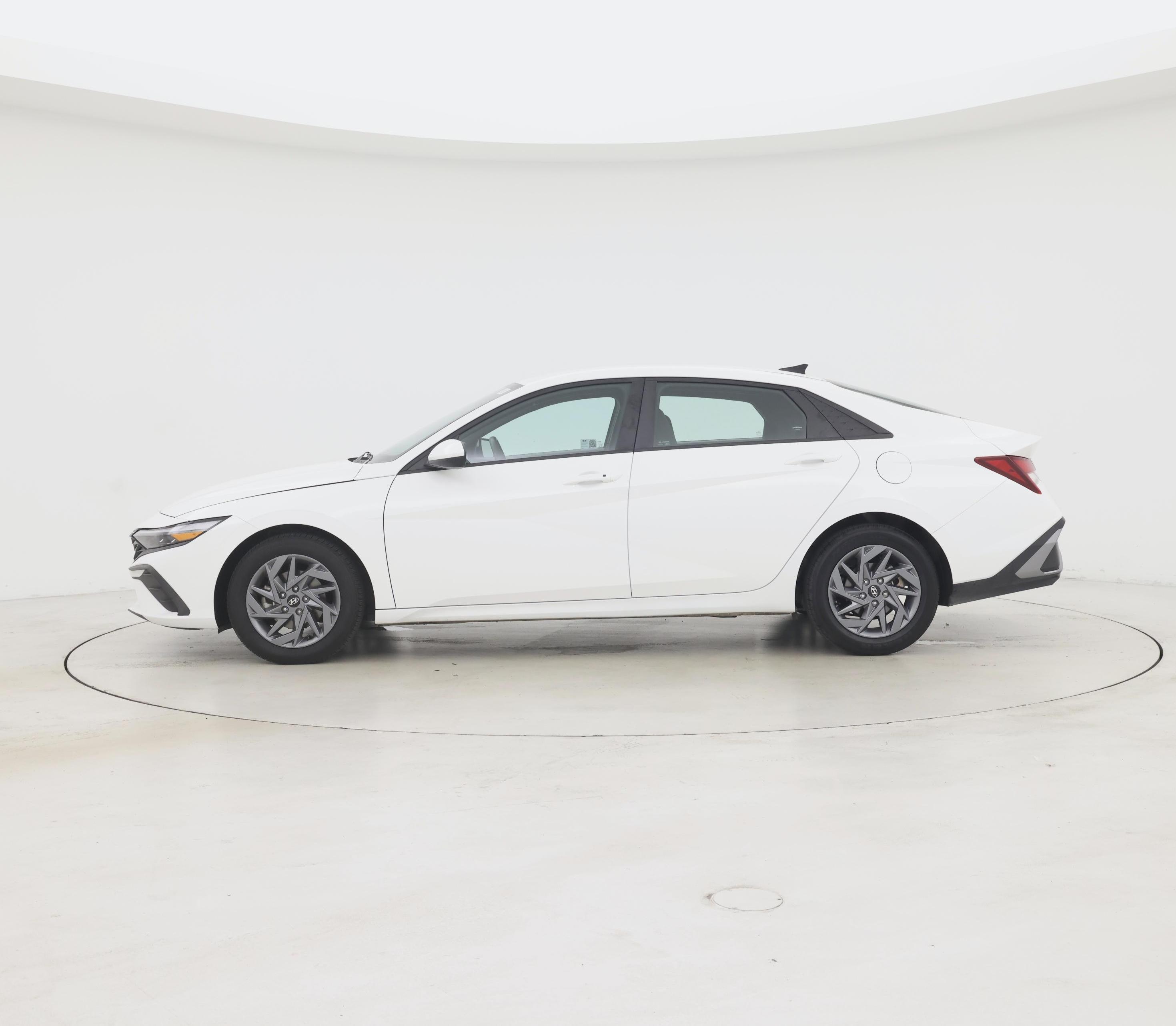 Thumbnail: 2024 Hyundai Elantra - 3