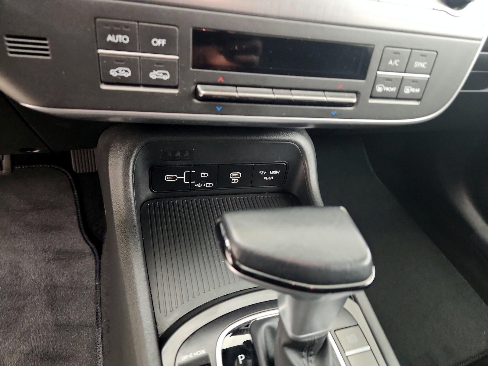 2024 Hyundai Kona SEL - Photo 17