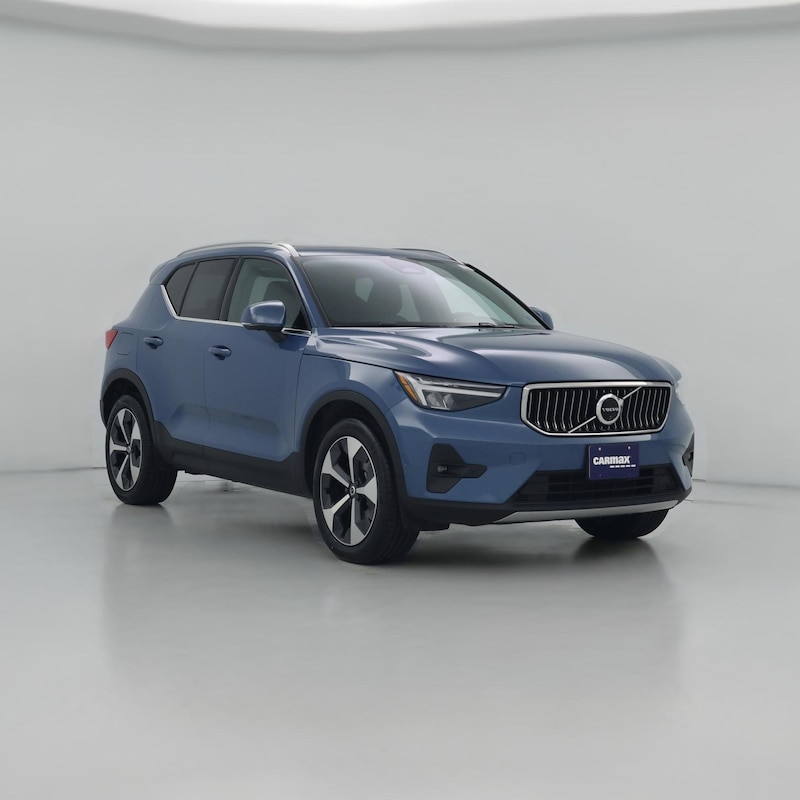 2025 Volvo XC40 B5 Plus Bright Theme