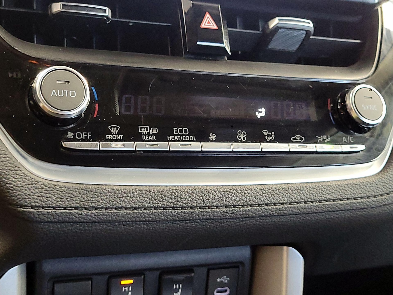 2025 Toyota Corolla Cross XLE - Photo 17