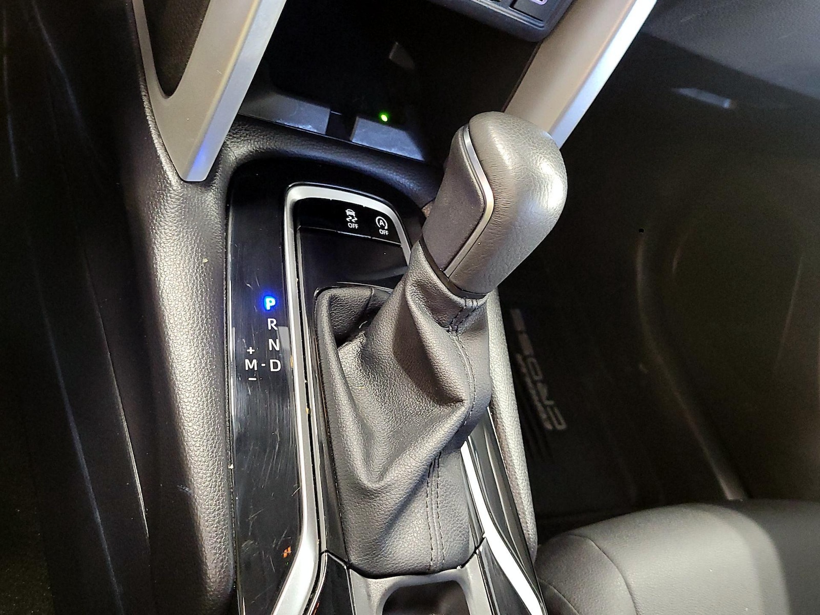 2025 Toyota Corolla Cross XLE - Photo 18