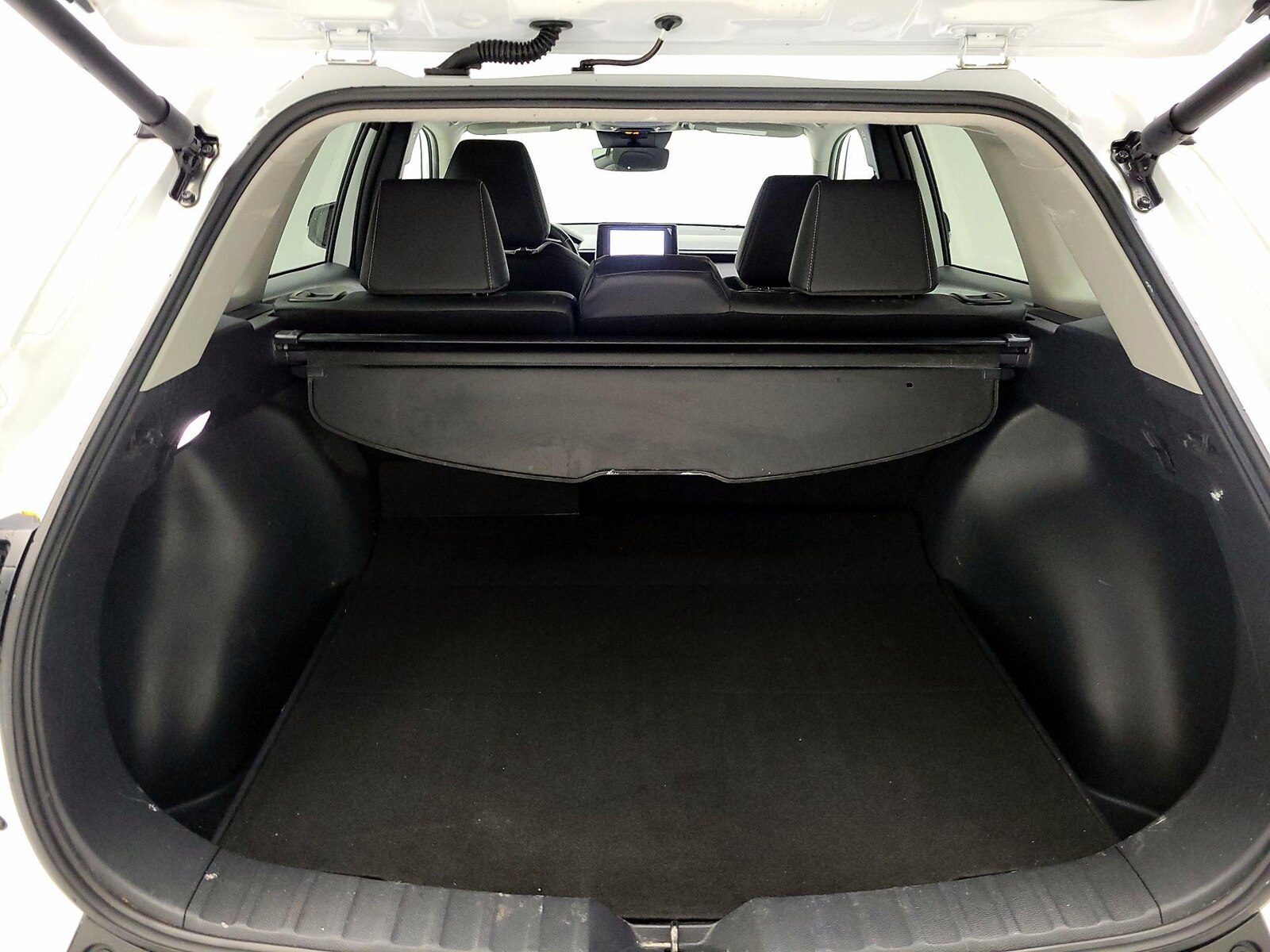 2025 Toyota Corolla Cross XLE - Photo 22