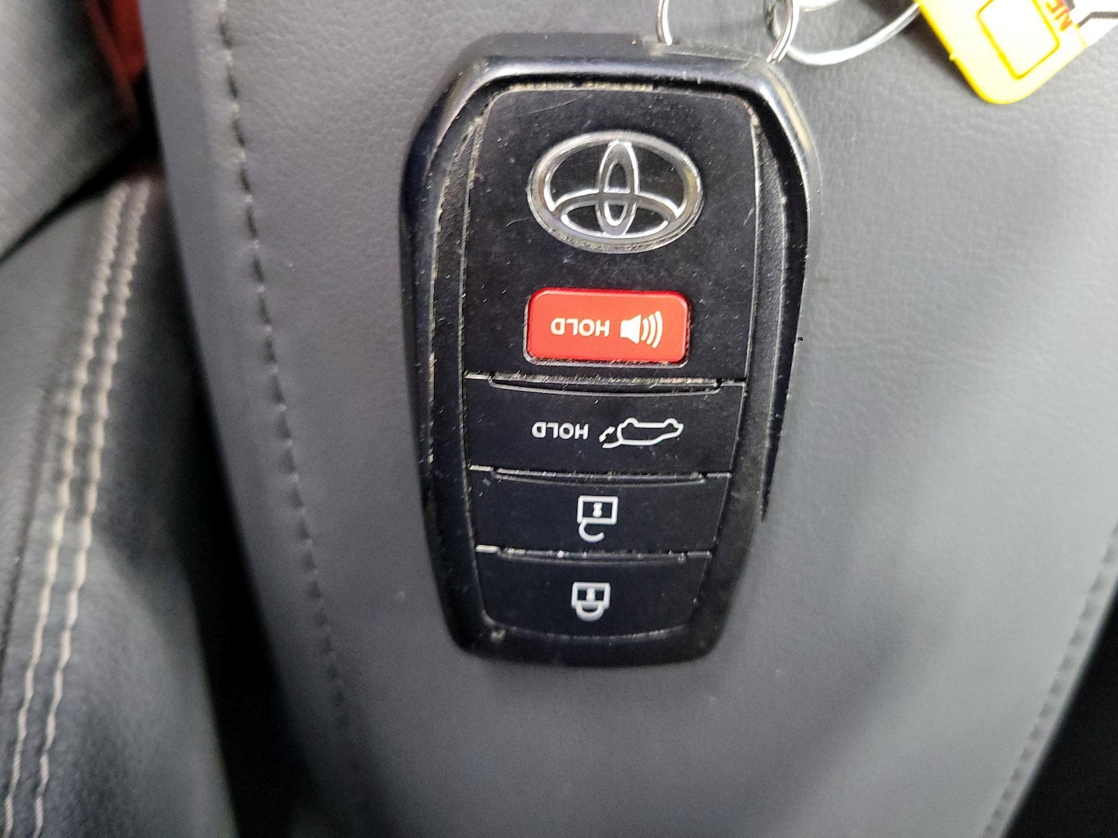 2025 Toyota Corolla Cross XLE - Photo 24