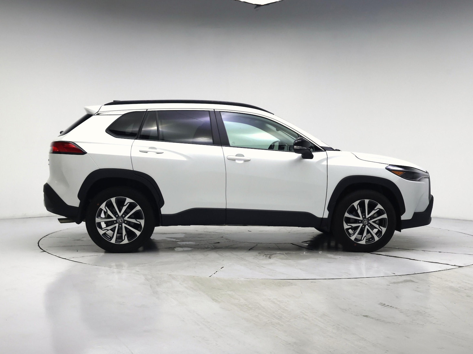 2025 Toyota Corolla Cross XLE - Photo 8