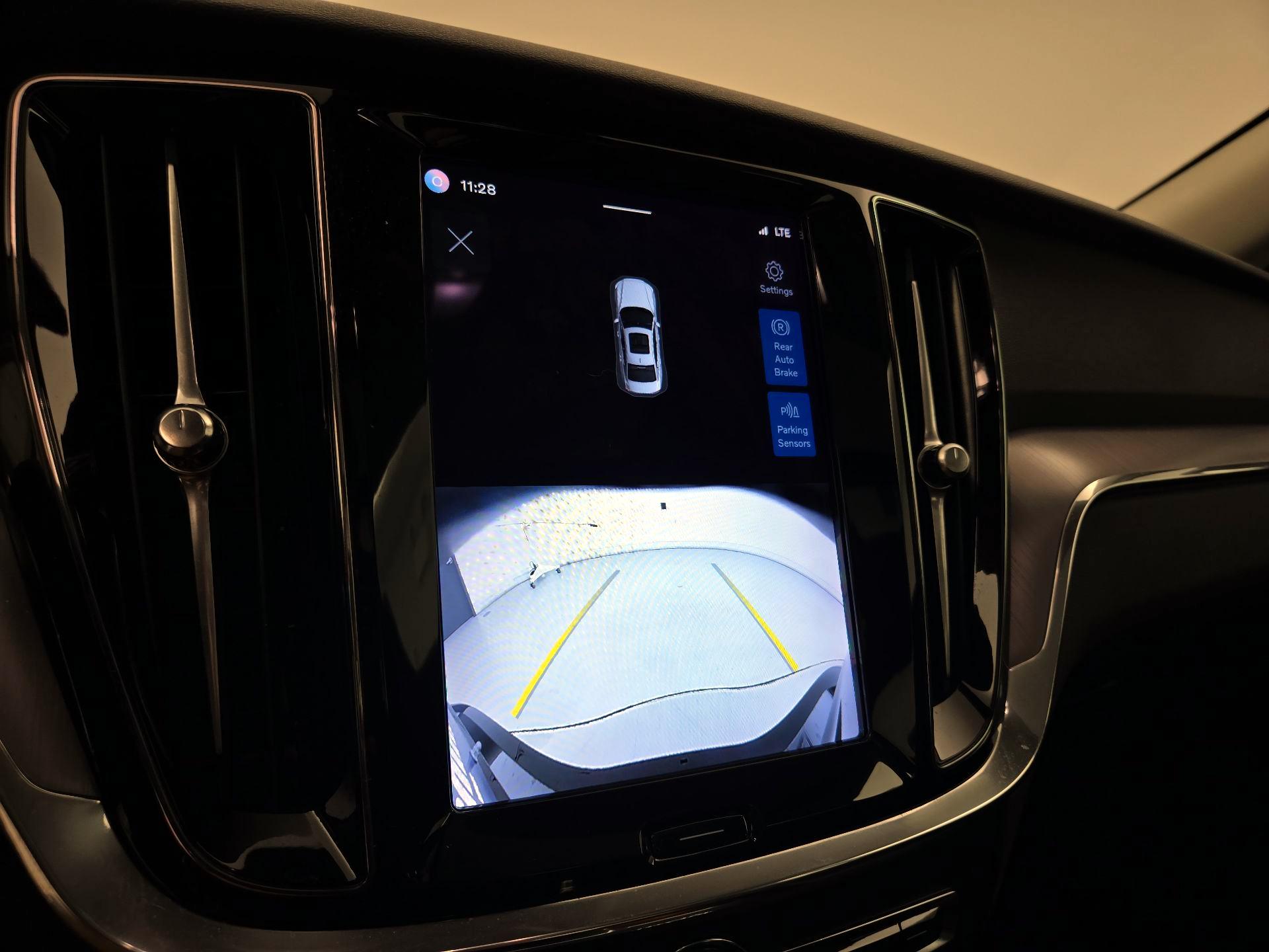 Thumbnail: 2024 Volvo S60 - 15