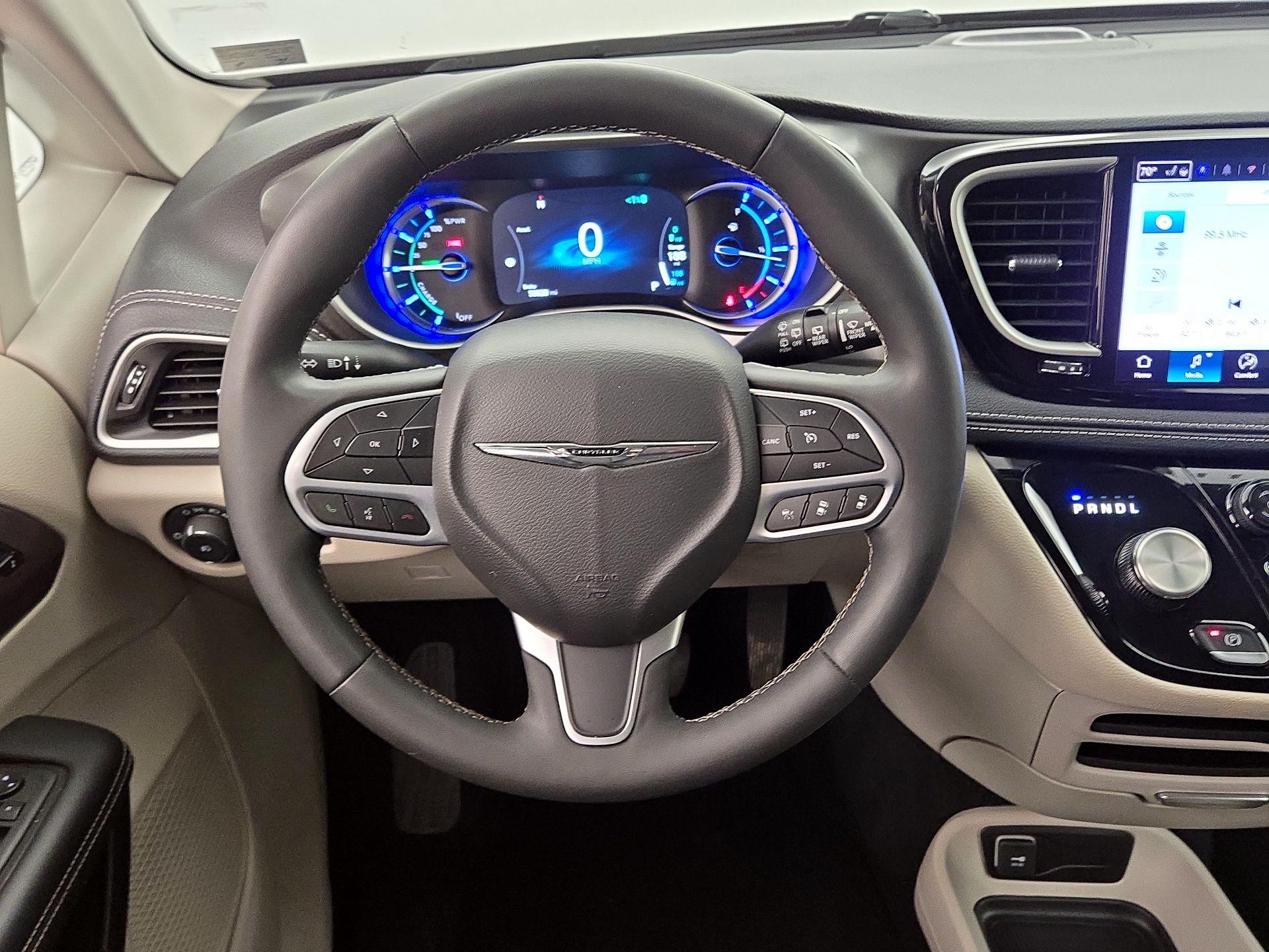 Thumbnail: 2024 Chrysler Pacifica - 10