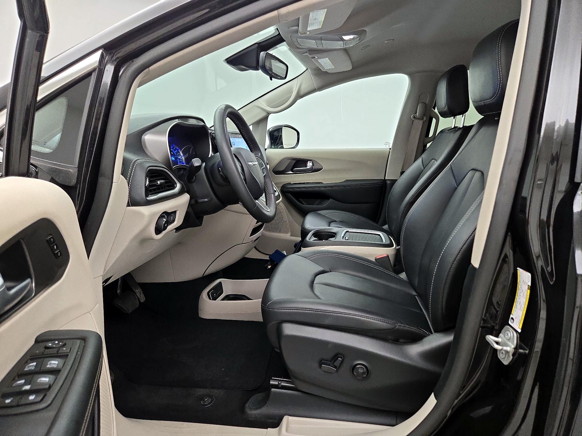 Thumbnail: 2024 Chrysler Pacifica - 11