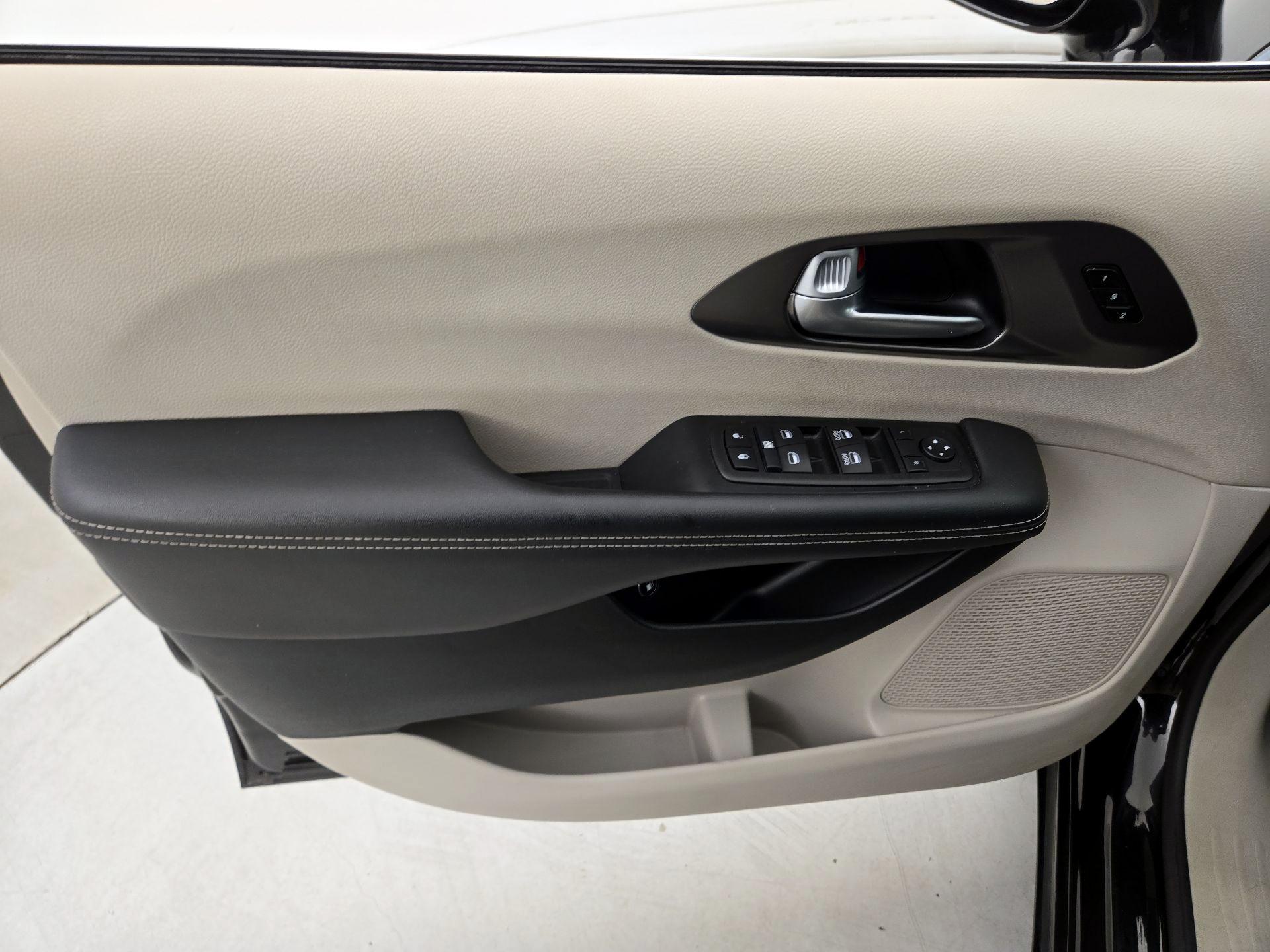 Thumbnail: 2024 Chrysler Pacifica - 12