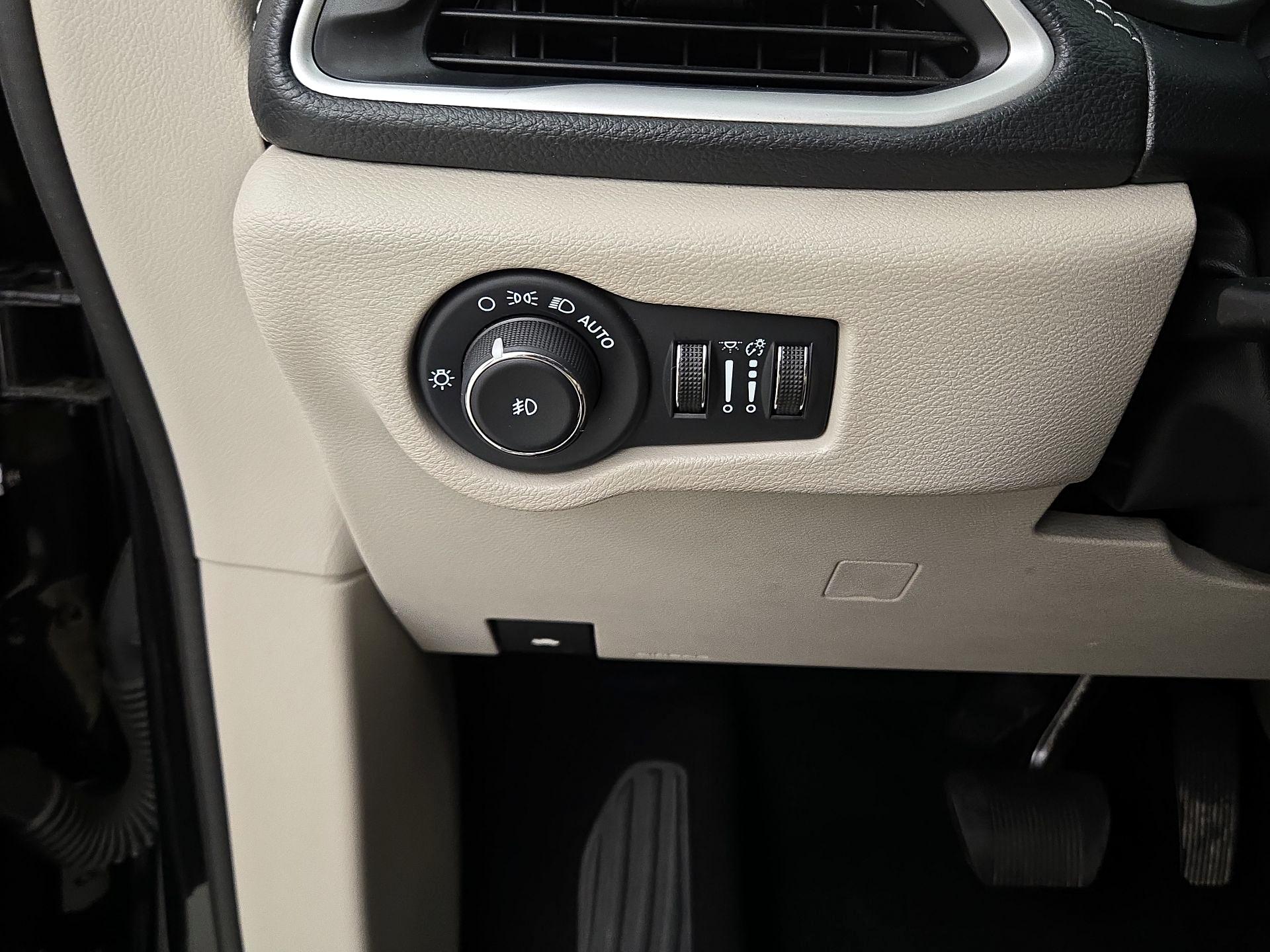 Thumbnail: 2024 Chrysler Pacifica - 13