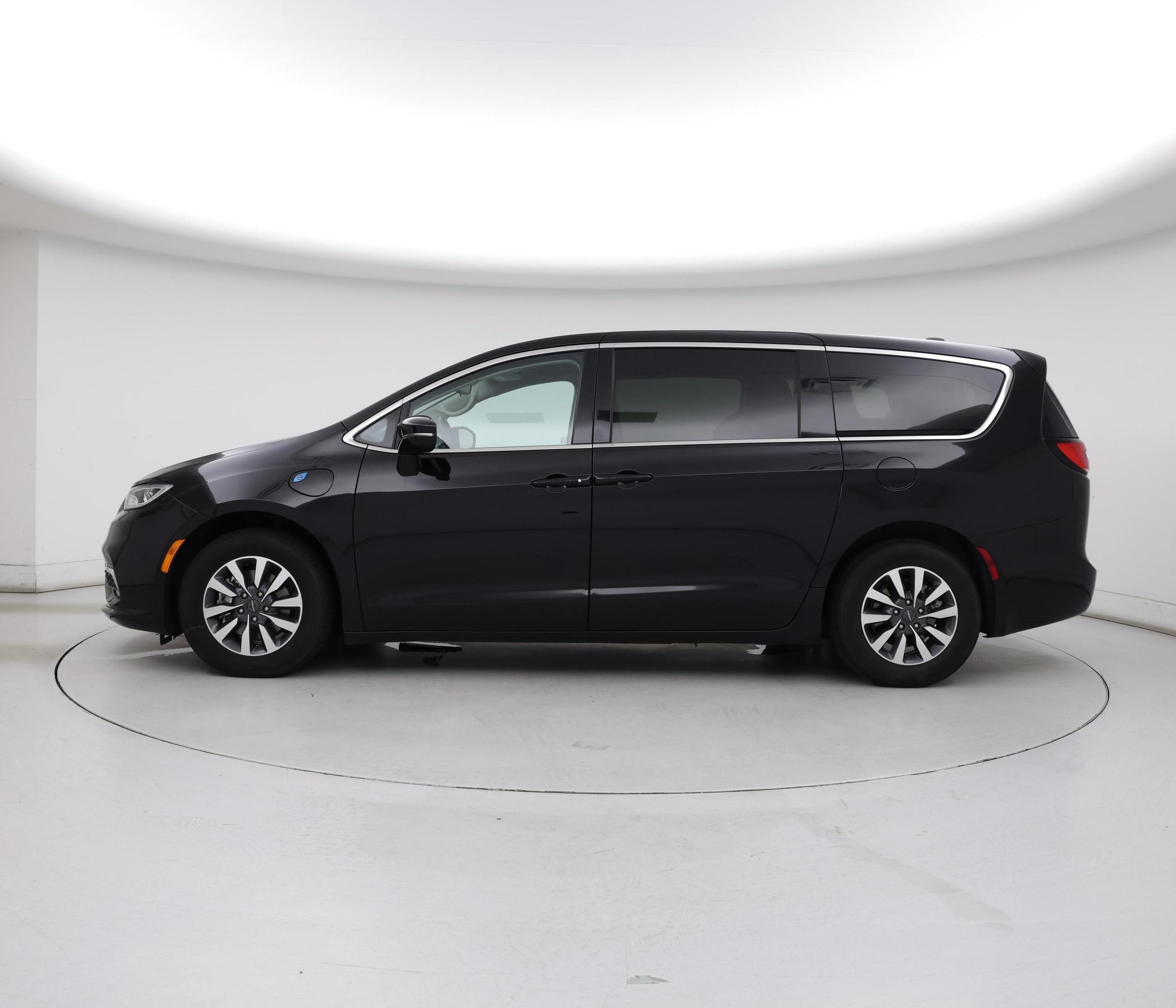 Thumbnail: 2024 Chrysler Pacifica - 3